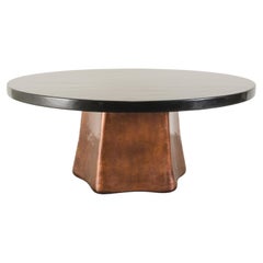 Base de table de salle à manger 5 côtés en forme d'oreiller en cuivre antique repoussé par Robert Kuo