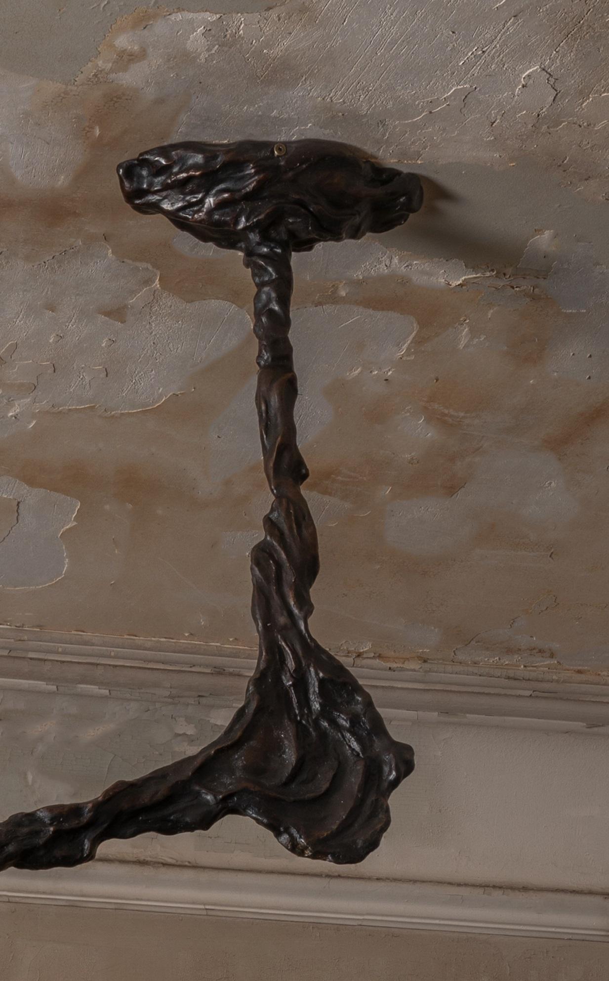 Francese Lampadario 5 sfere in bronzo e vetro colorato soffiato a mano di Emilie Lemardeley in vendita