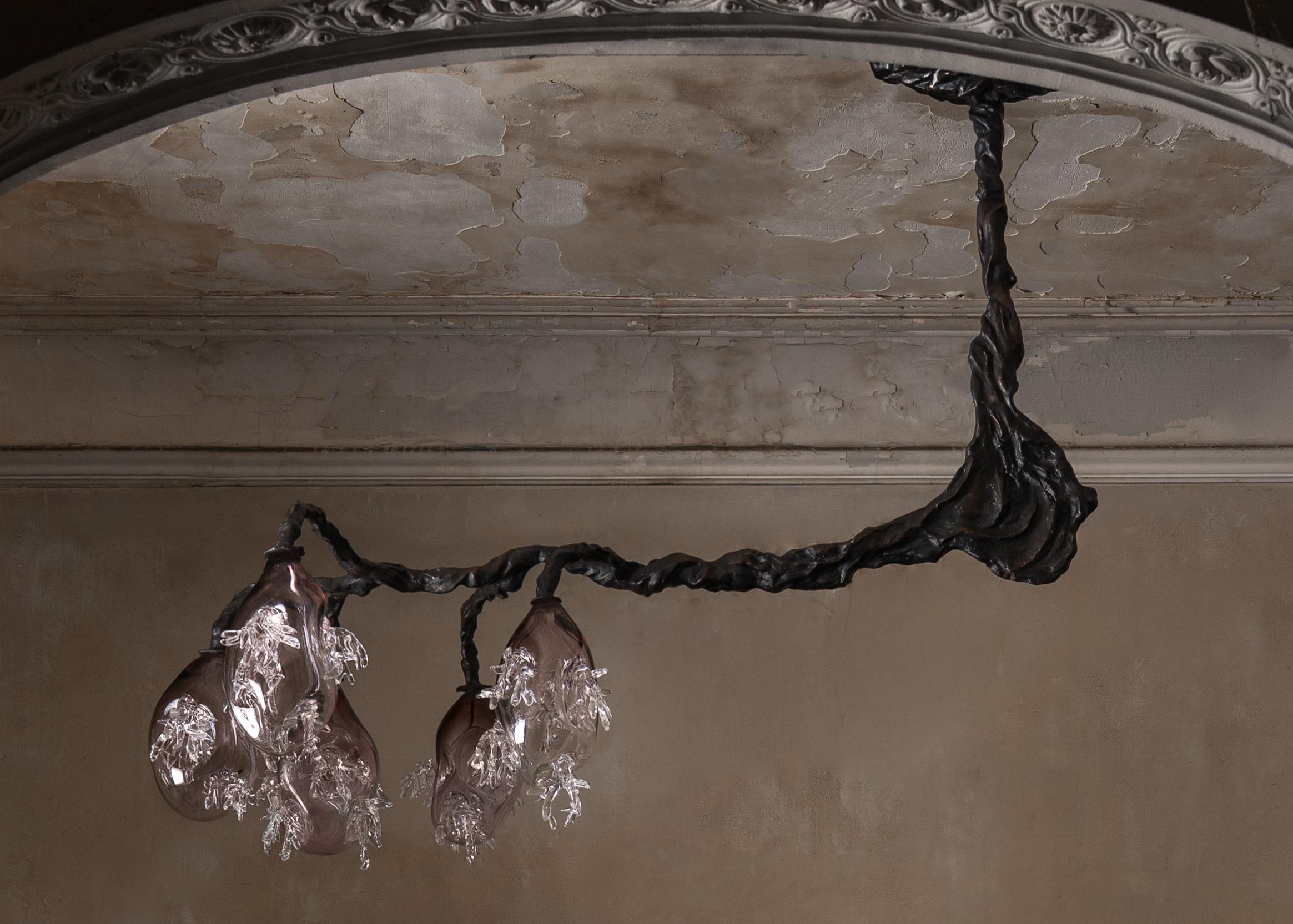 Altro Lampadario 5 sfere in bronzo e vetro colorato soffiato a mano di Emilie Lemardeley in vendita