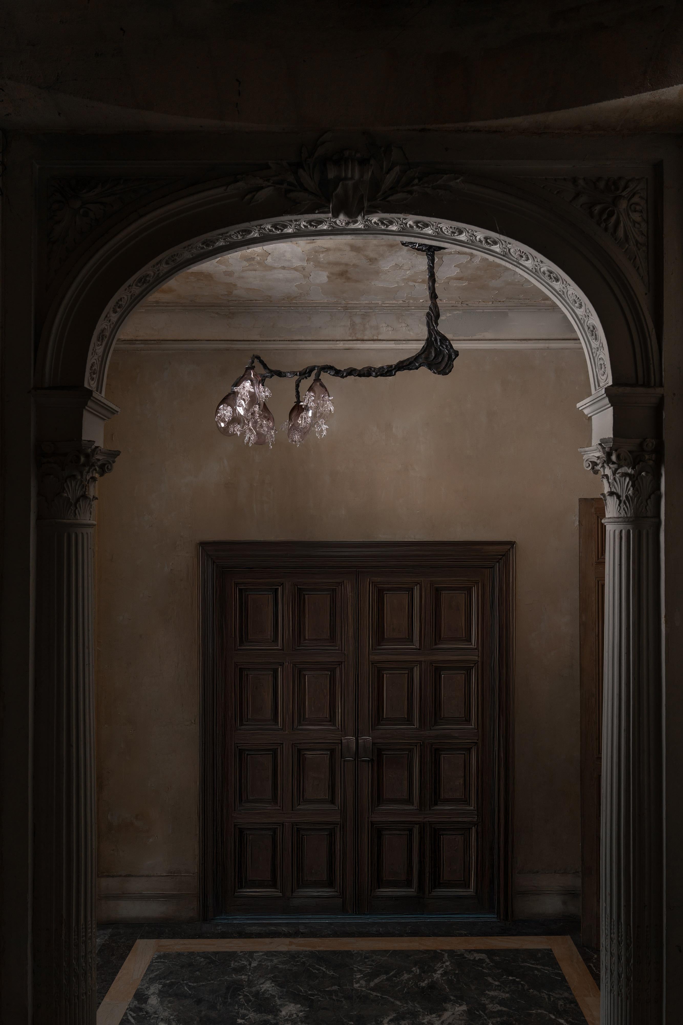 XXI secolo e contemporaneo Lampadario 5 sfere in bronzo e vetro colorato soffiato a mano di Emilie Lemardeley in vendita
