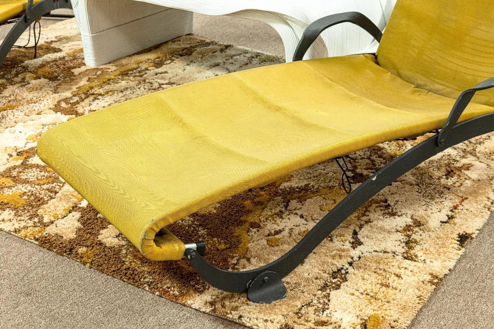 Métal 5 Etoiles Italie Patio Chaises longues inclinables et réglables Sun-friendly Lounge Chairs Mid Century en vente