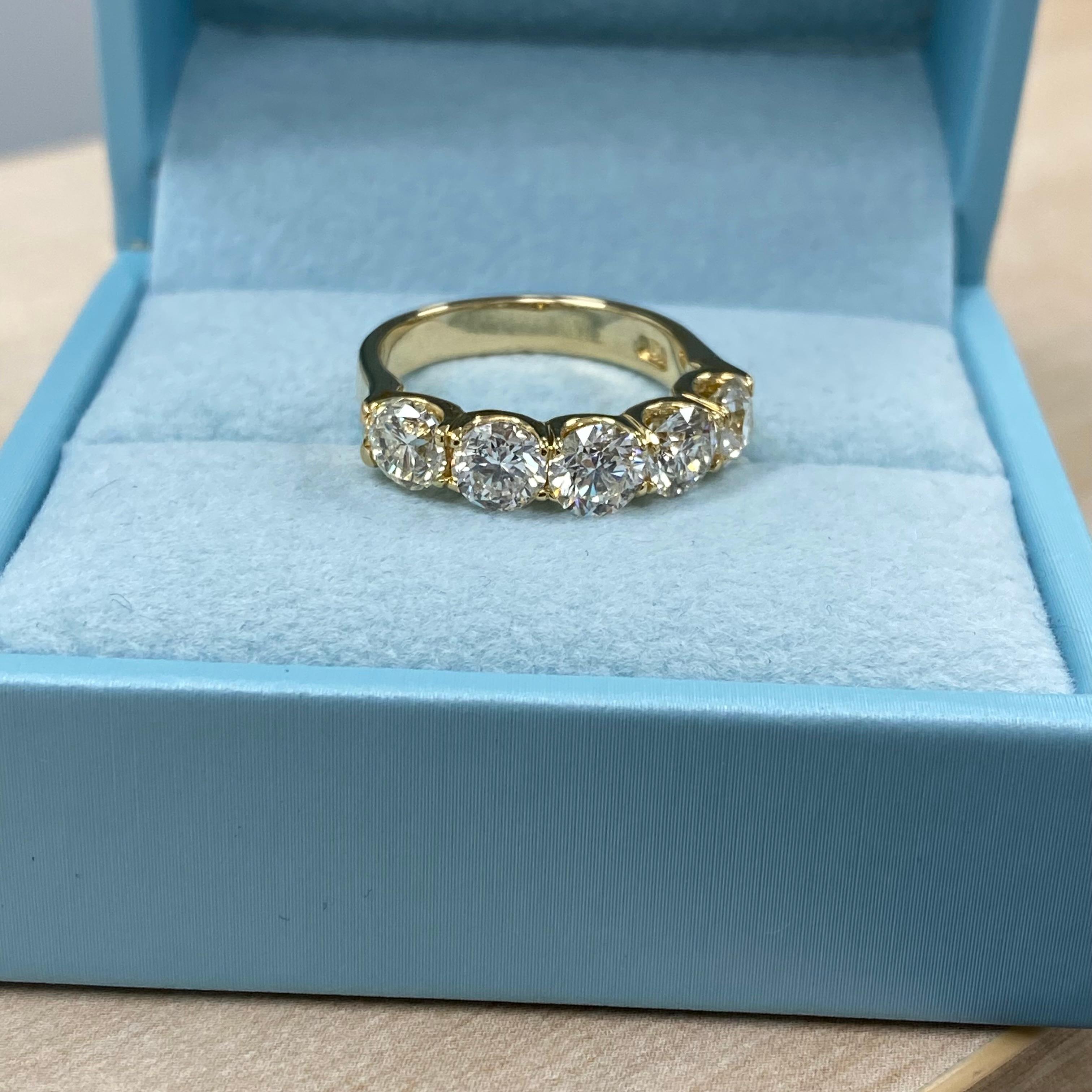 5 Piedras 2.61 Quilates Diamante Corte Redondo Aniversario de Boda Oro Amarillo 14K en venta 1