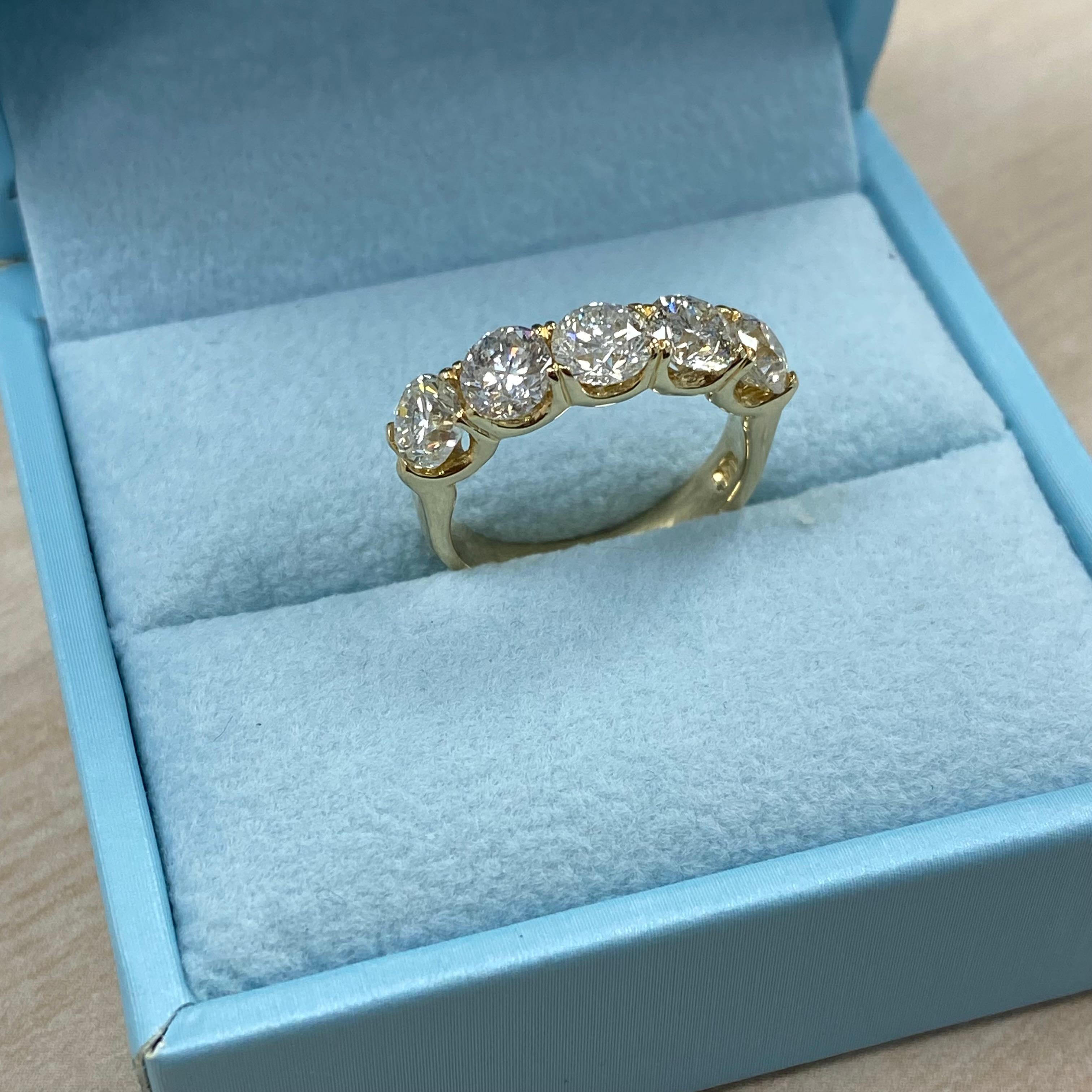 5 Piedras 2.61 Quilates Diamante Corte Redondo Aniversario de Boda Oro Amarillo 14K en venta 2