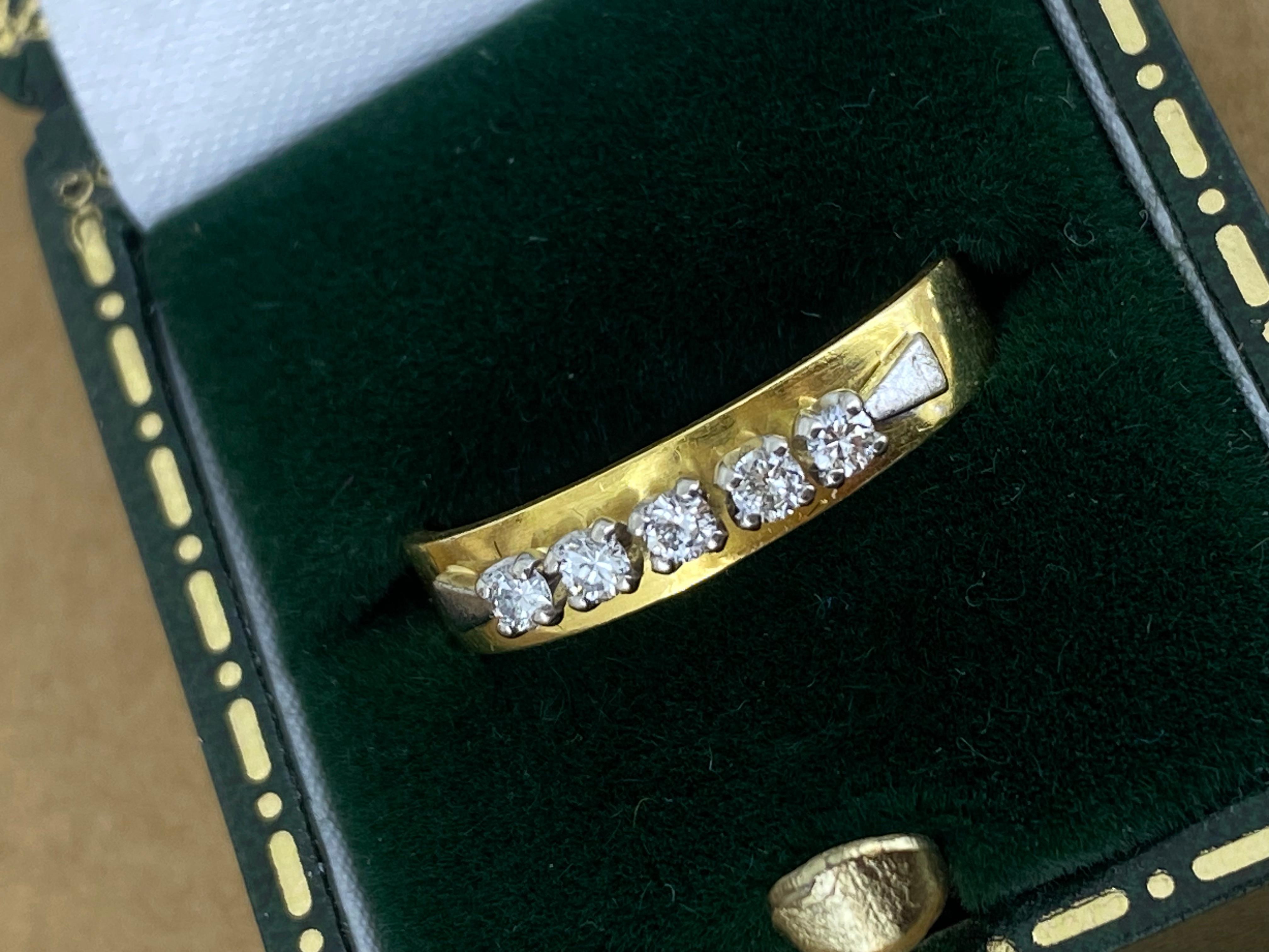 Women's 5-Stone Diamond (Claw Set) 4.5mm Thick Vintage Band in 18K Yellow Gold For Sale