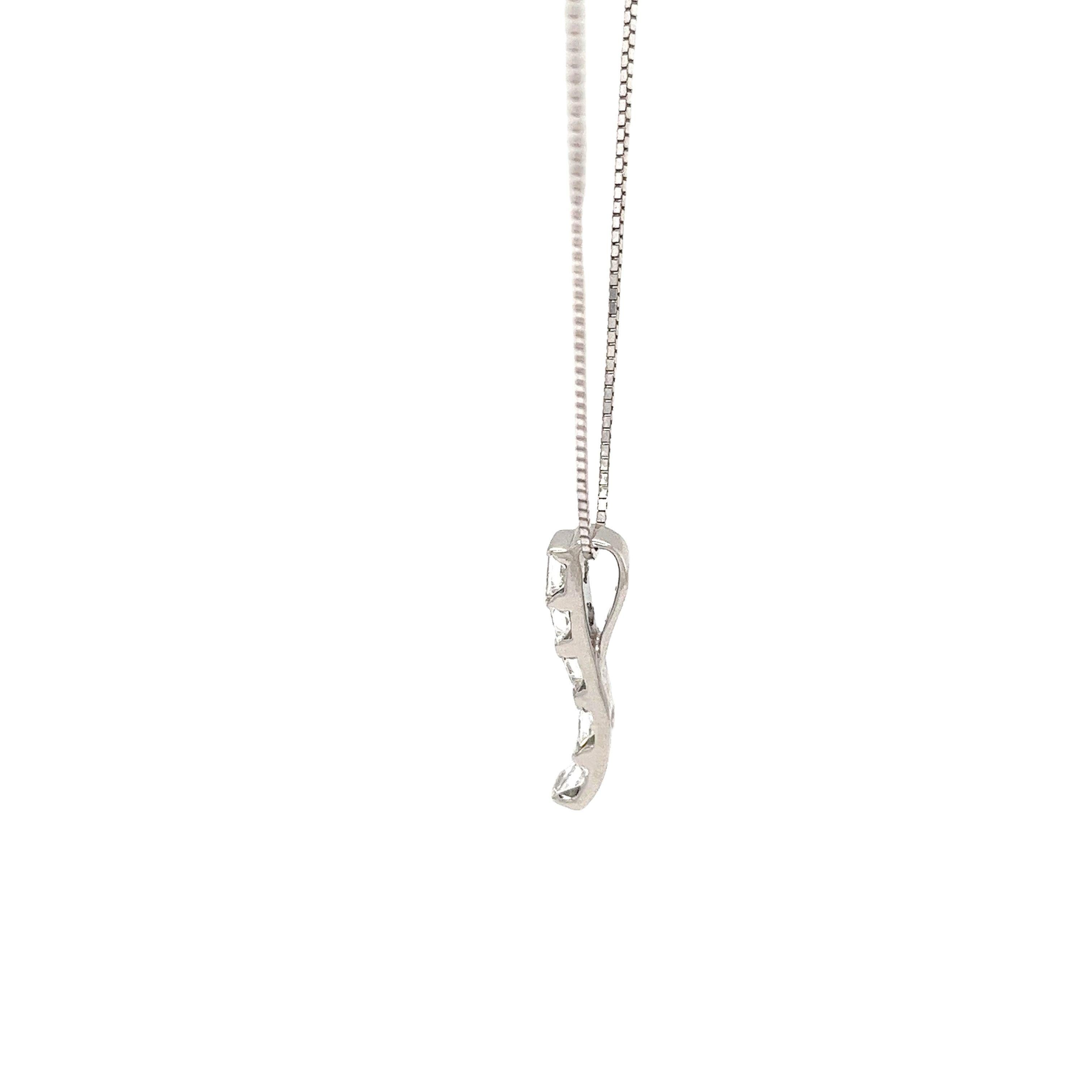 Ciondolo a goccia con 5 pietre di diamante in oro bianco 18 ct. In condizioni ottime in vendita a London, GB