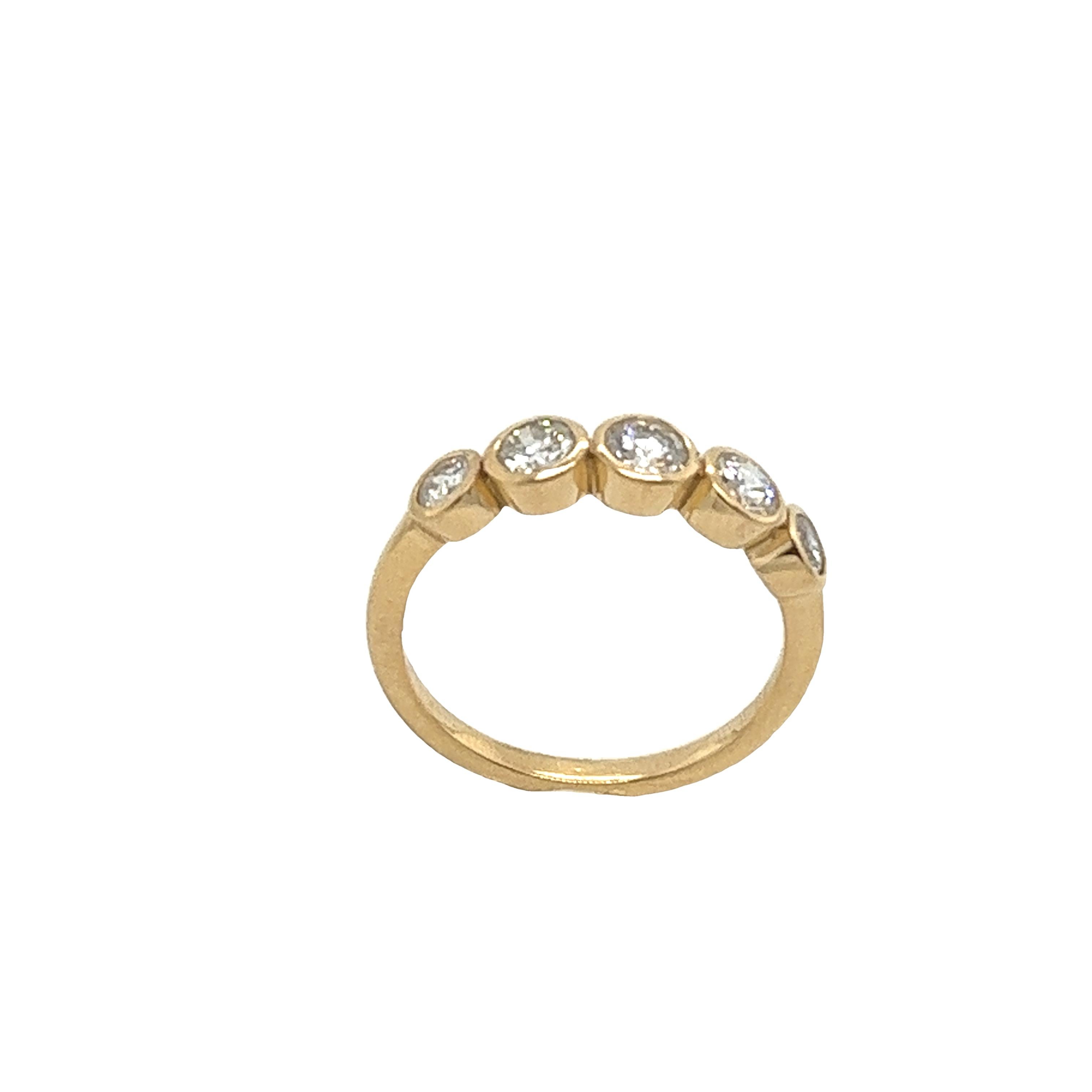 Round Cut 5-Stone Diamond Ring Set With 0.70ct H/SI1 Round Brilliant Diamonds In 18ct Gold For Sale
