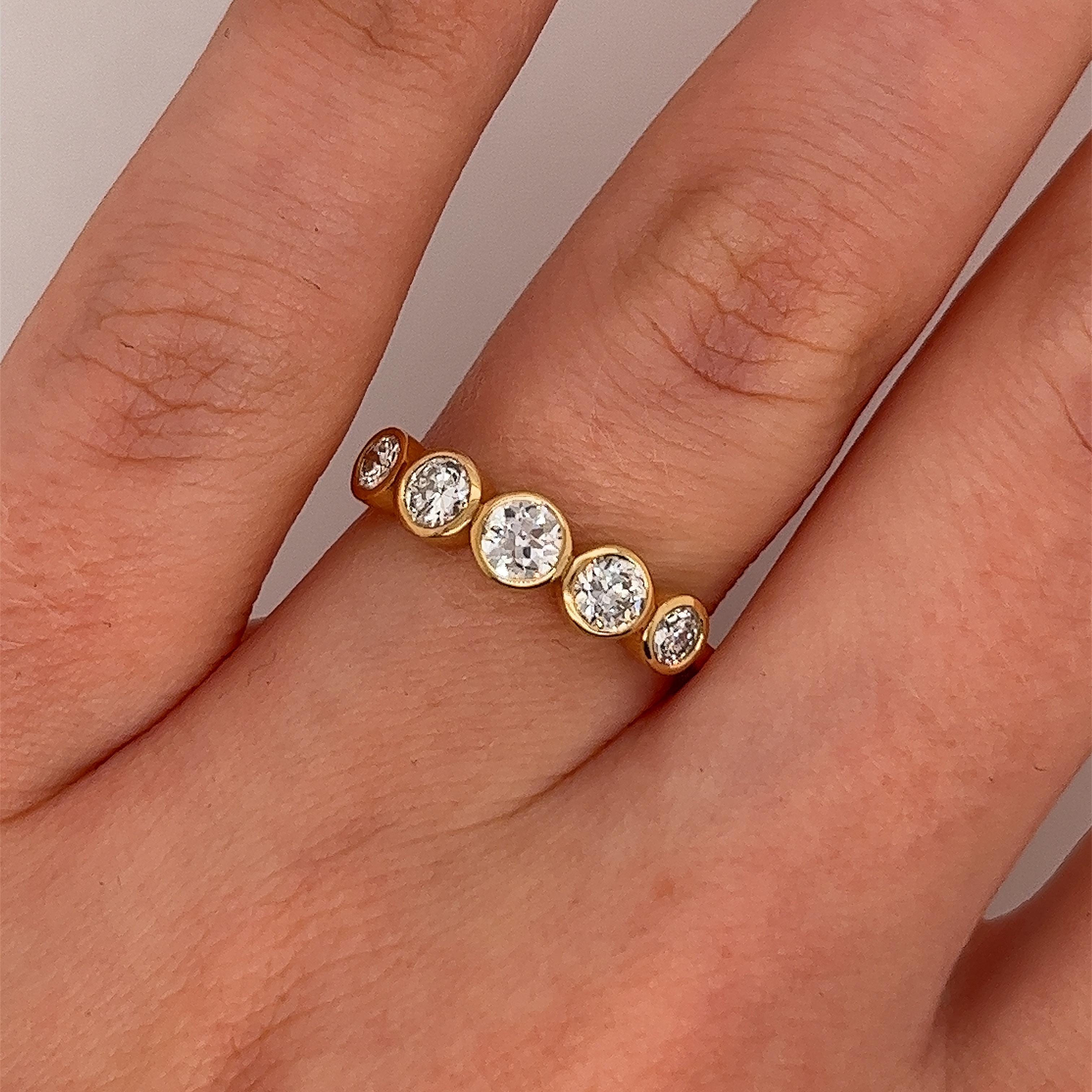 5-Stone Diamond Ring Set With 0.70ct H/SI1 Round Brilliant Diamonds In 18ct Gold For Sale 2