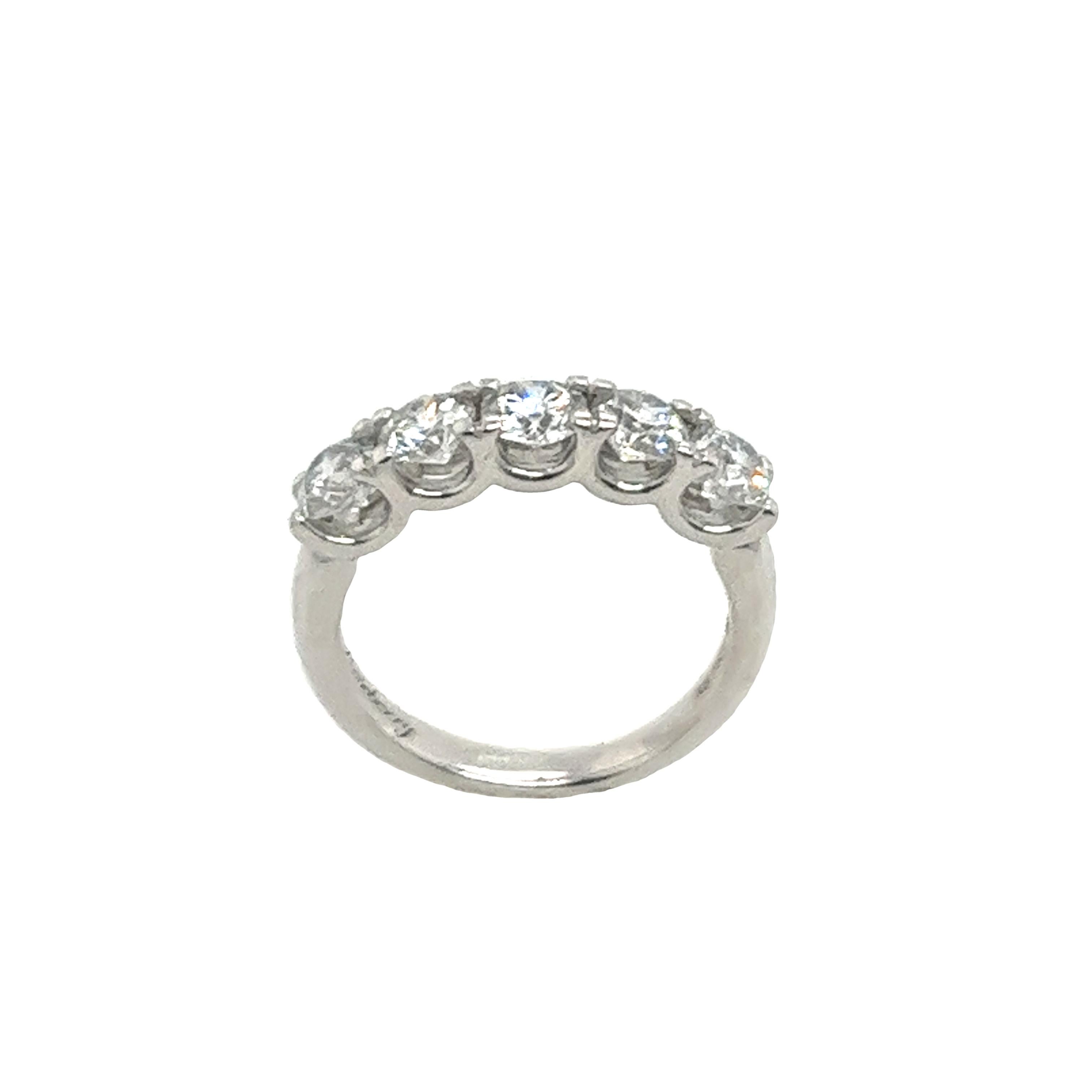 5-Stone Diamond Ring, Set With 2.06ct G-H/SI2-3 In 18ct White Gold In Excellent Condition For Sale In London, GB