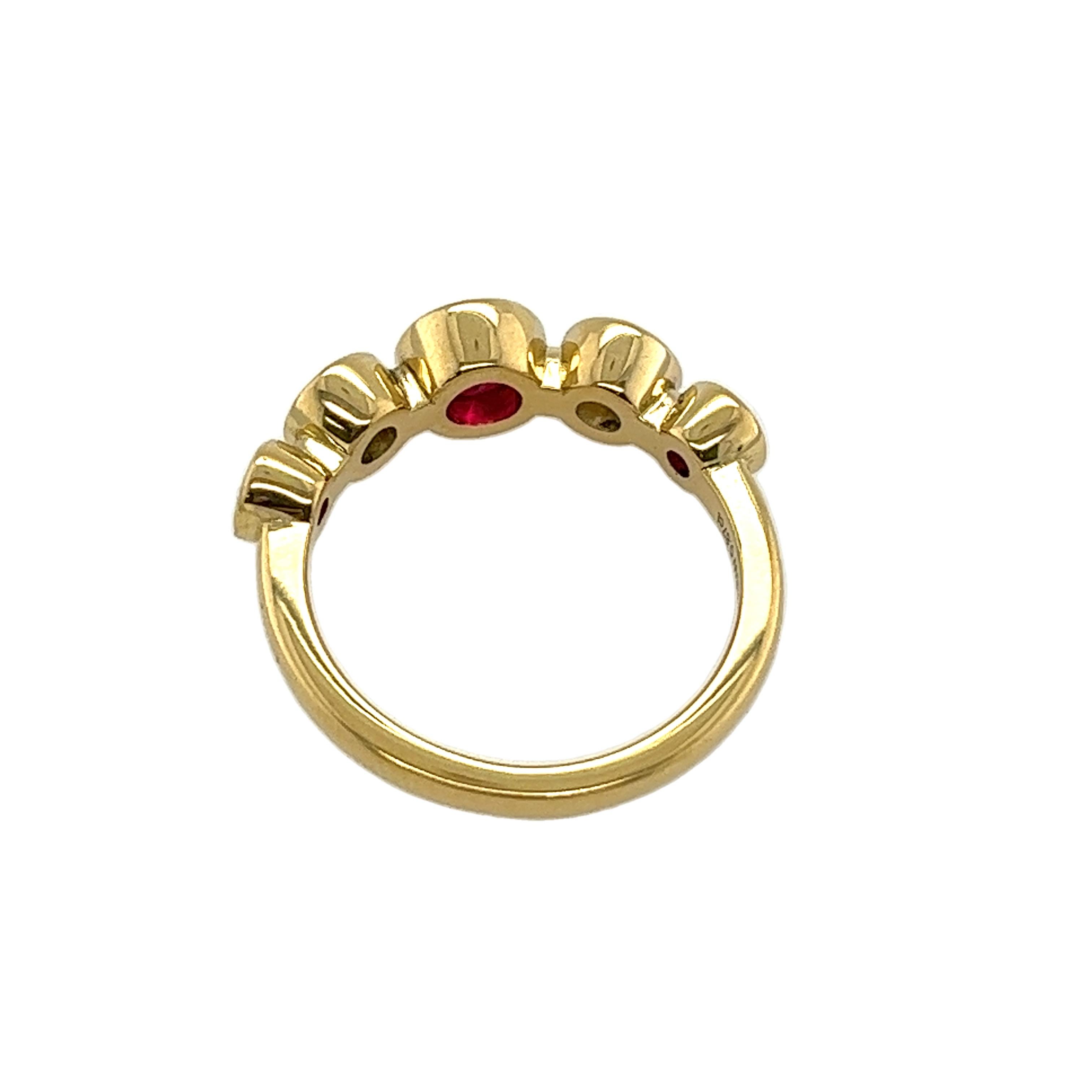 Round Cut 5-Stone Diamond & Ruby Ring, Set With 2 Round Diamonds & 3 Rubies in 18ct Gold For Sale
