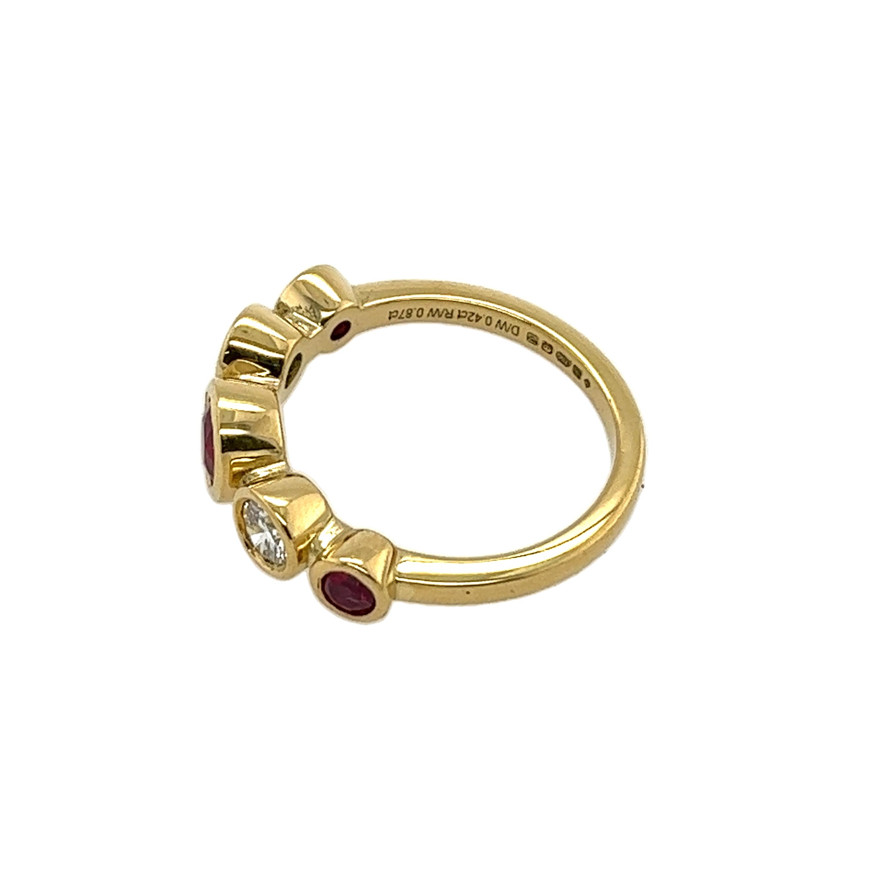5-Stone Diamond & Ruby Ring, Set With 2 Round Diamonds & 3 Rubies in 18ct Gold In New Condition For Sale In London, GB