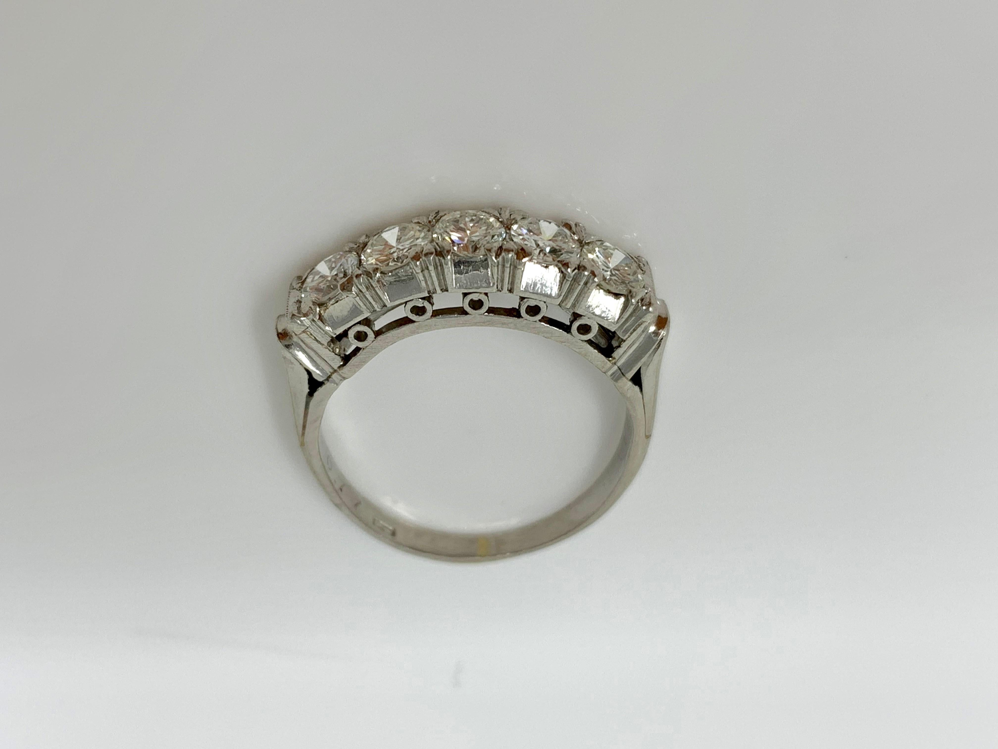 5-Stone Diamond Wedding Ring in Platinum In Excellent Condition For Sale In New York, NY