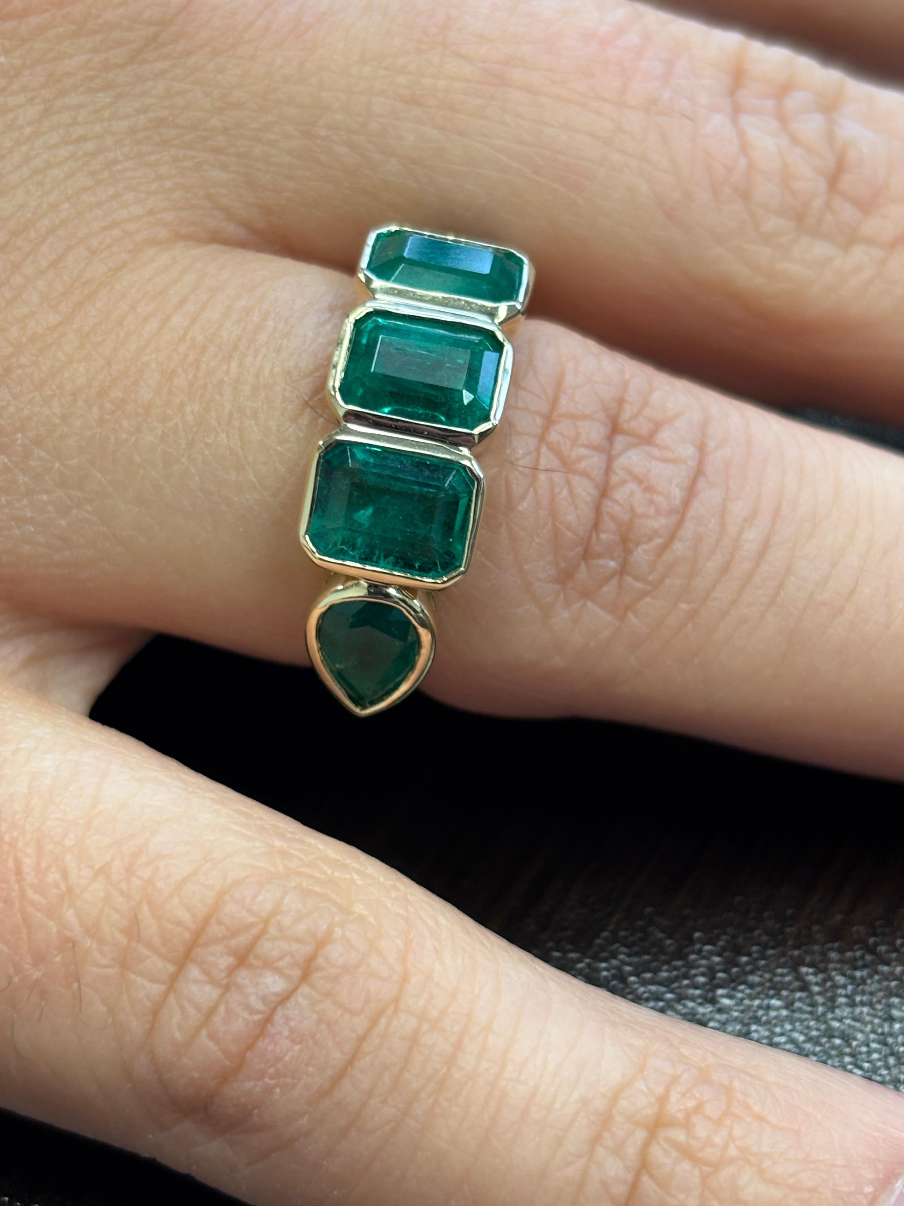 5 Stein Smaragd Ring 6 Karat im Zustand „Neu“ im Angebot in Great Neck, NY