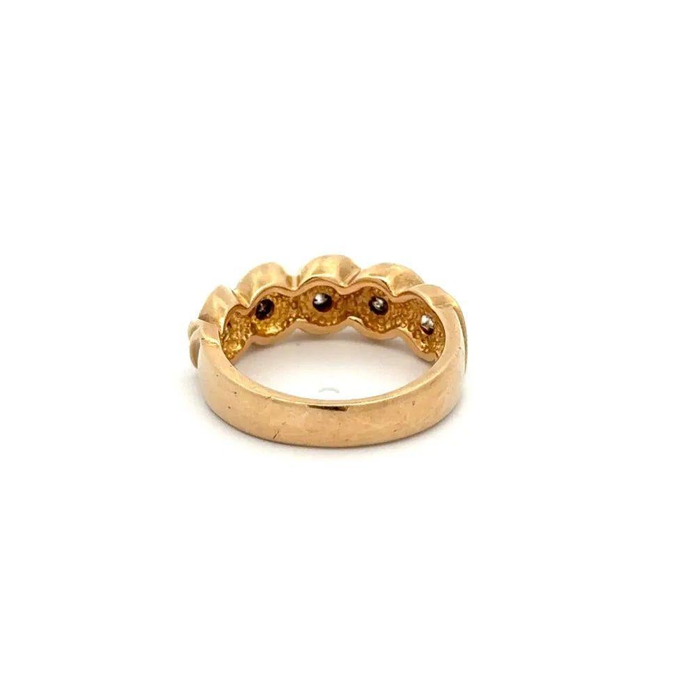 5 Stone RBC Diamond Gold Swirl Vintage Band Ring In Excellent Condition For Sale In Montreal, QC