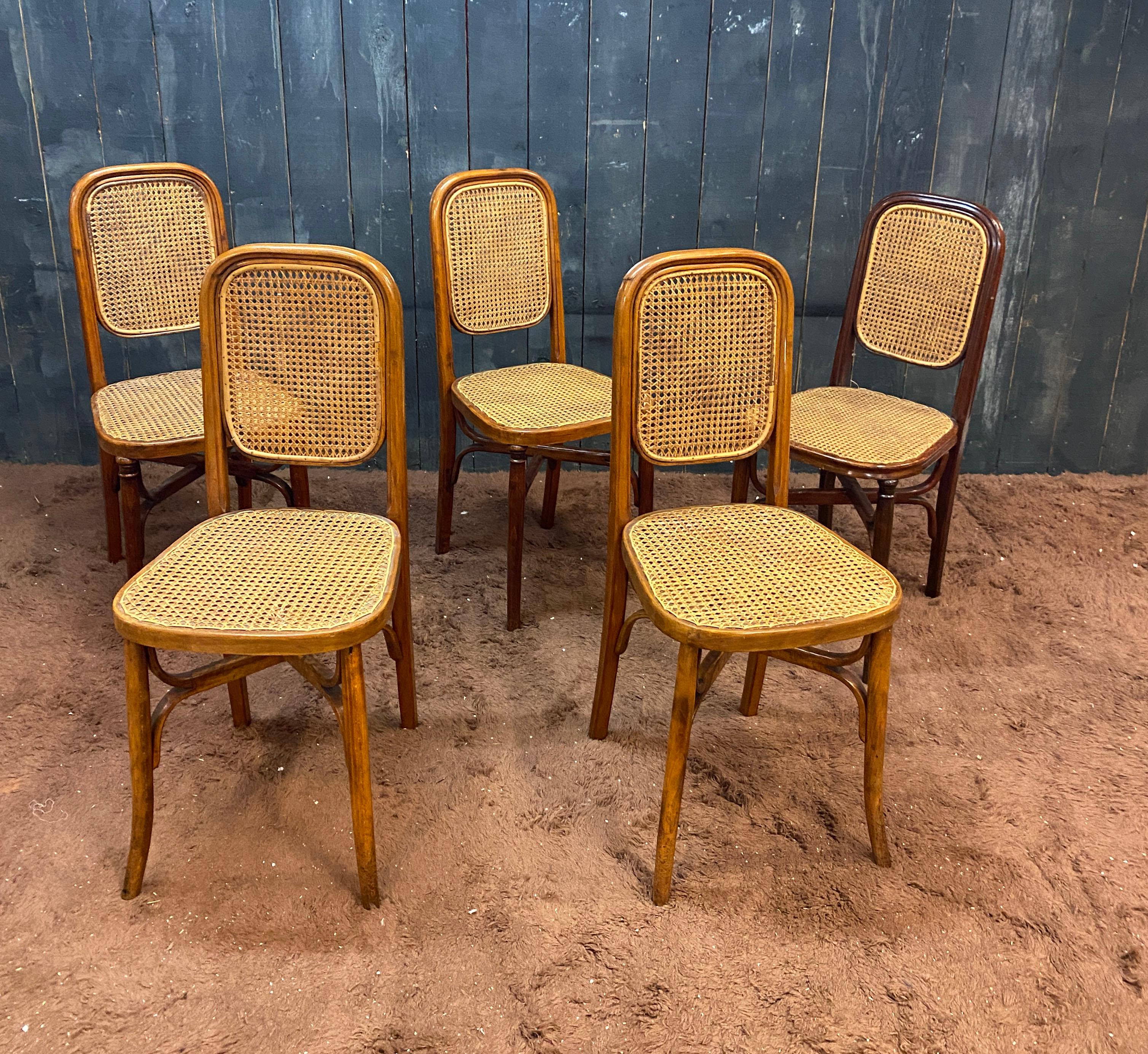 5 chaises de style Thonet, circa 1900
bon état général, aucune restauration nécessaire