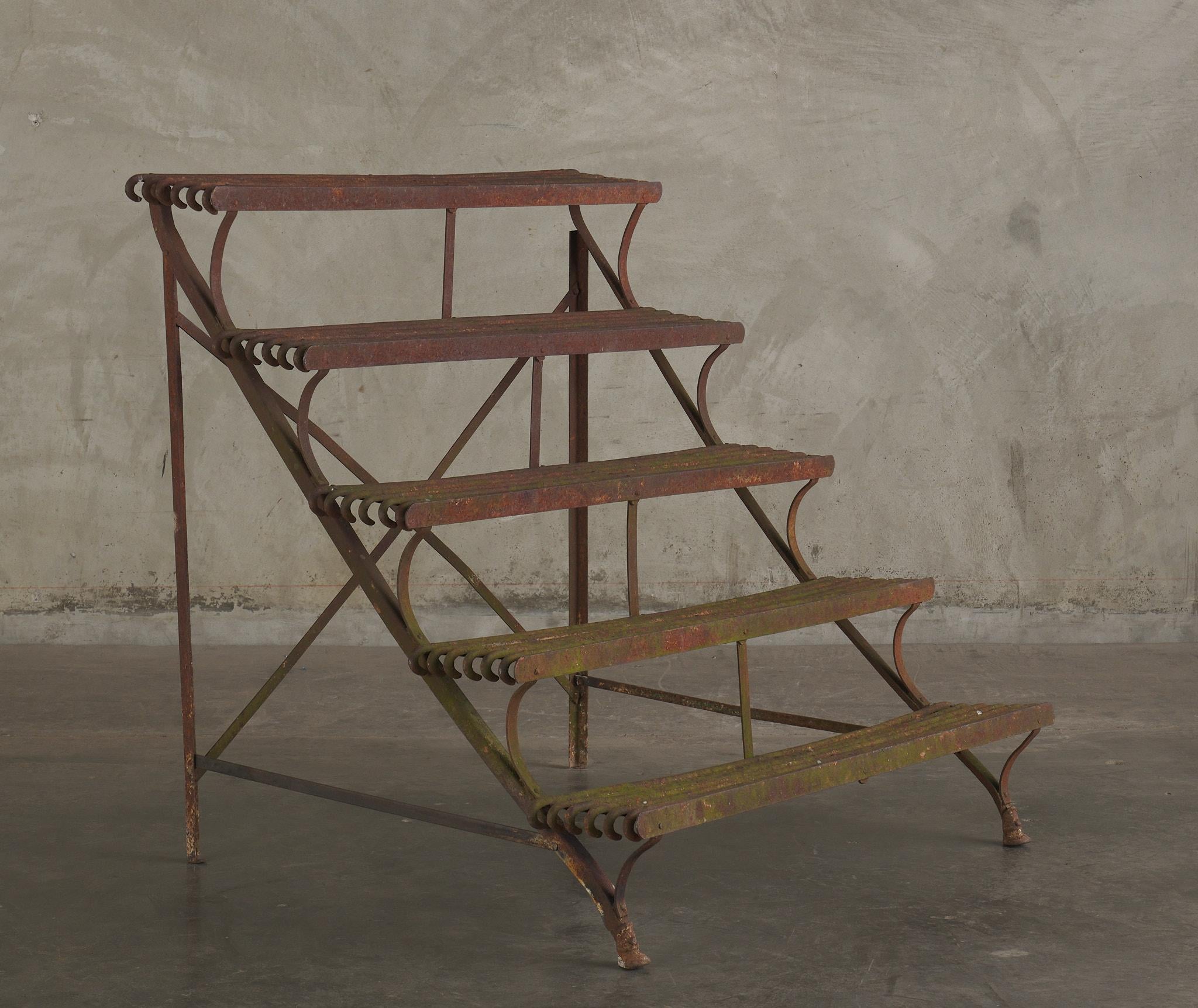 Un pezzo da esposizione meravigliosamente versatile con un'ottima patina.