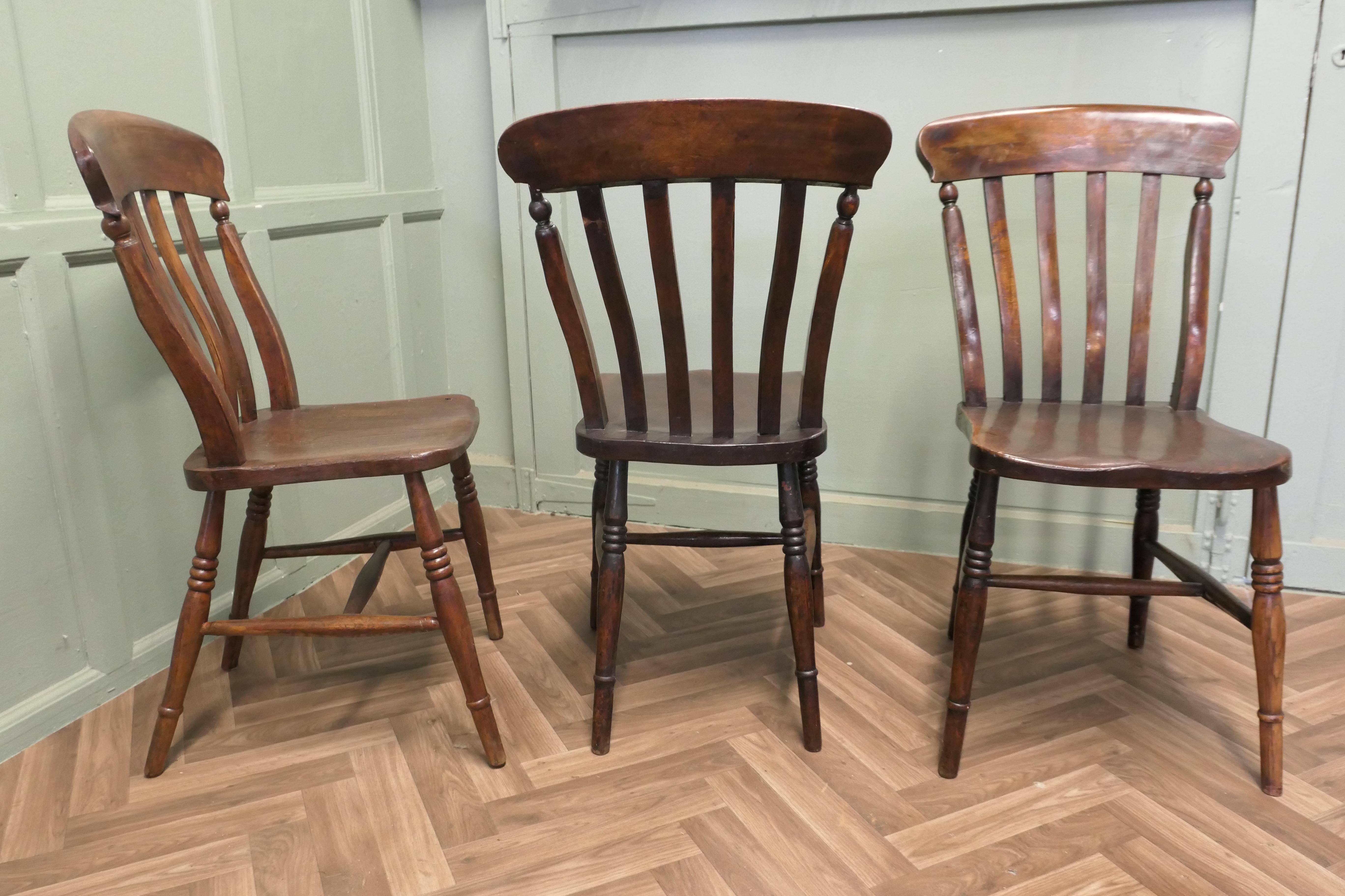 5 Viktorianische Küchenstühle mit Lattenrücken im Landhausstil  Ein gutes, stabiles Set im Zustand „Gut“ im Angebot in Godshill, Isle of Wight