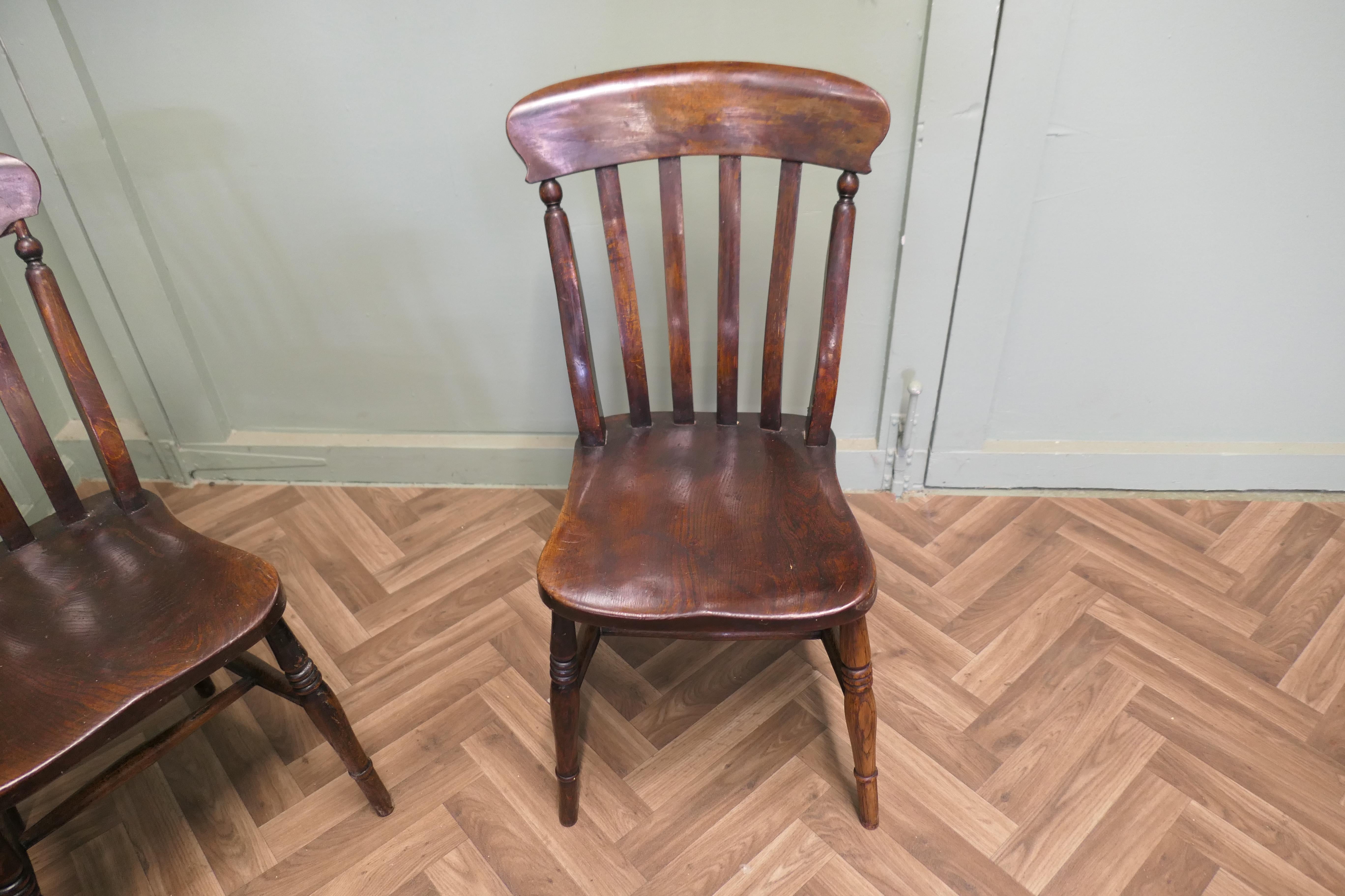 5 Viktorianische Küchenstühle mit Lattenrücken im Landhausstil  Ein gutes, stabiles Set (Ulmenholz) im Angebot