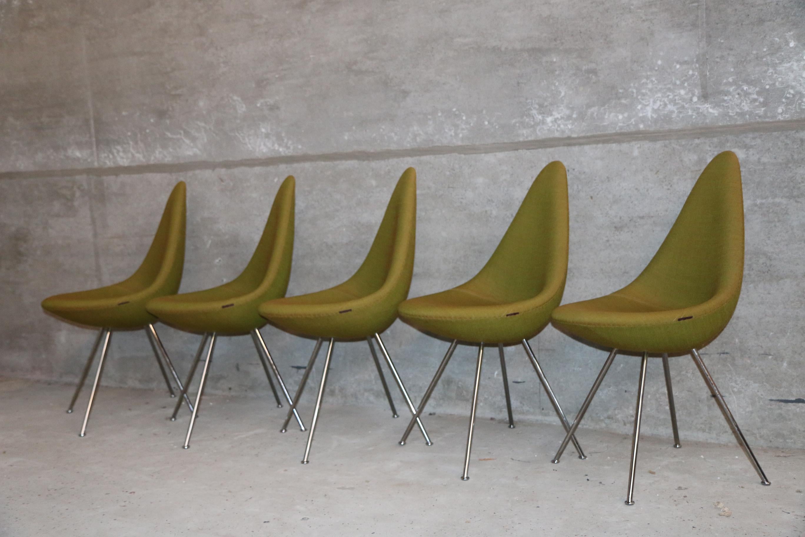 Mid-20th Century 5 Vintage Drop Chairs by Fritz Hansen in Olive Green Fabric