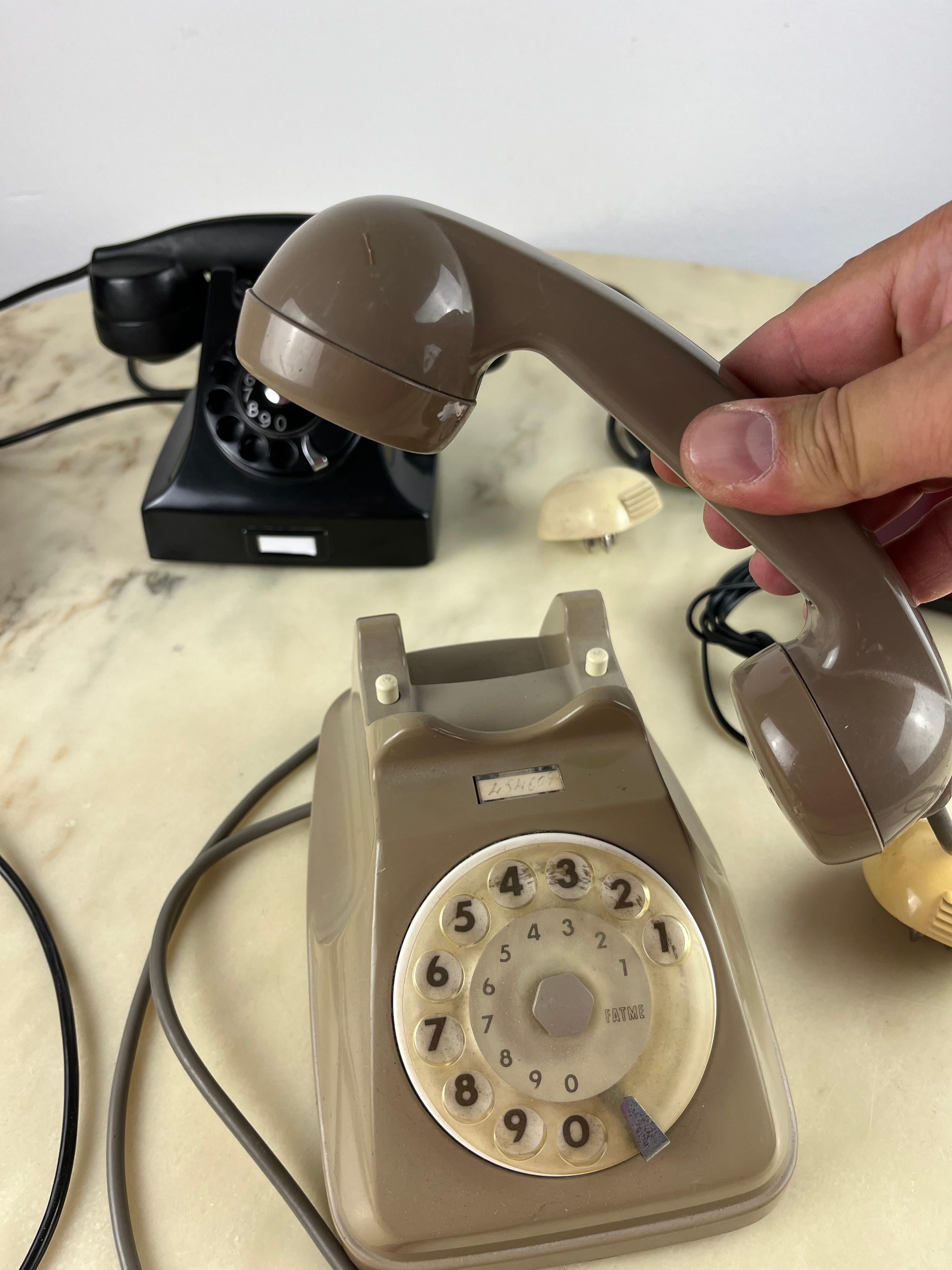 5 Vintage Italian Telephones In Good Condition For Sale In Palermo, IT