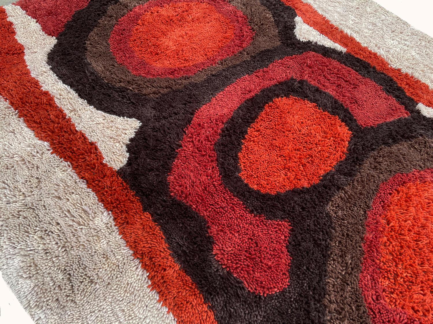 Rya-Teppich im skandinavischen Stil der Mitte des Jahrhunderts in abstraktem, modernem Design (Acryl) im Angebot