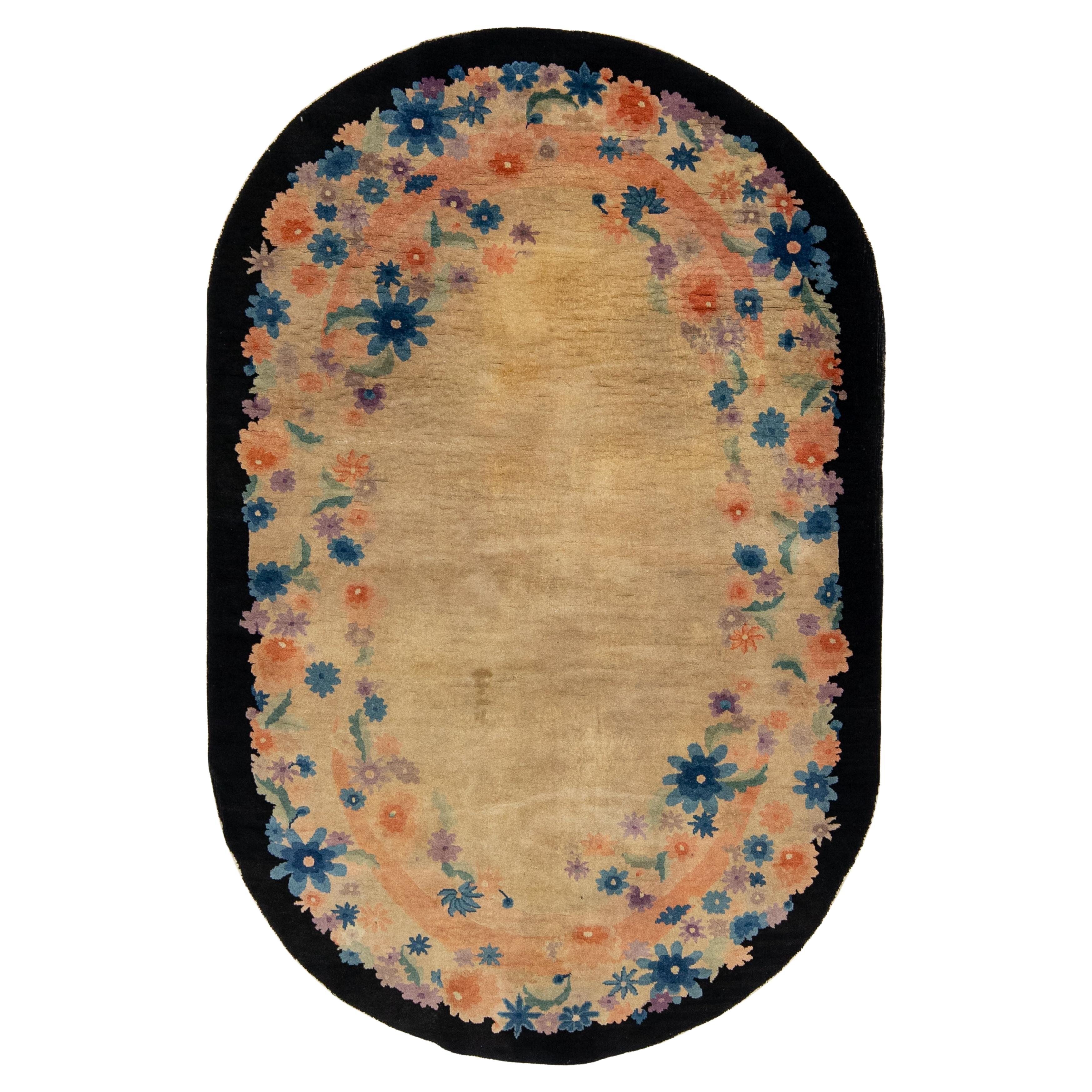 5 x 8 Tappeto cinese ovale antico deco in tan con disegno floreale in vendita