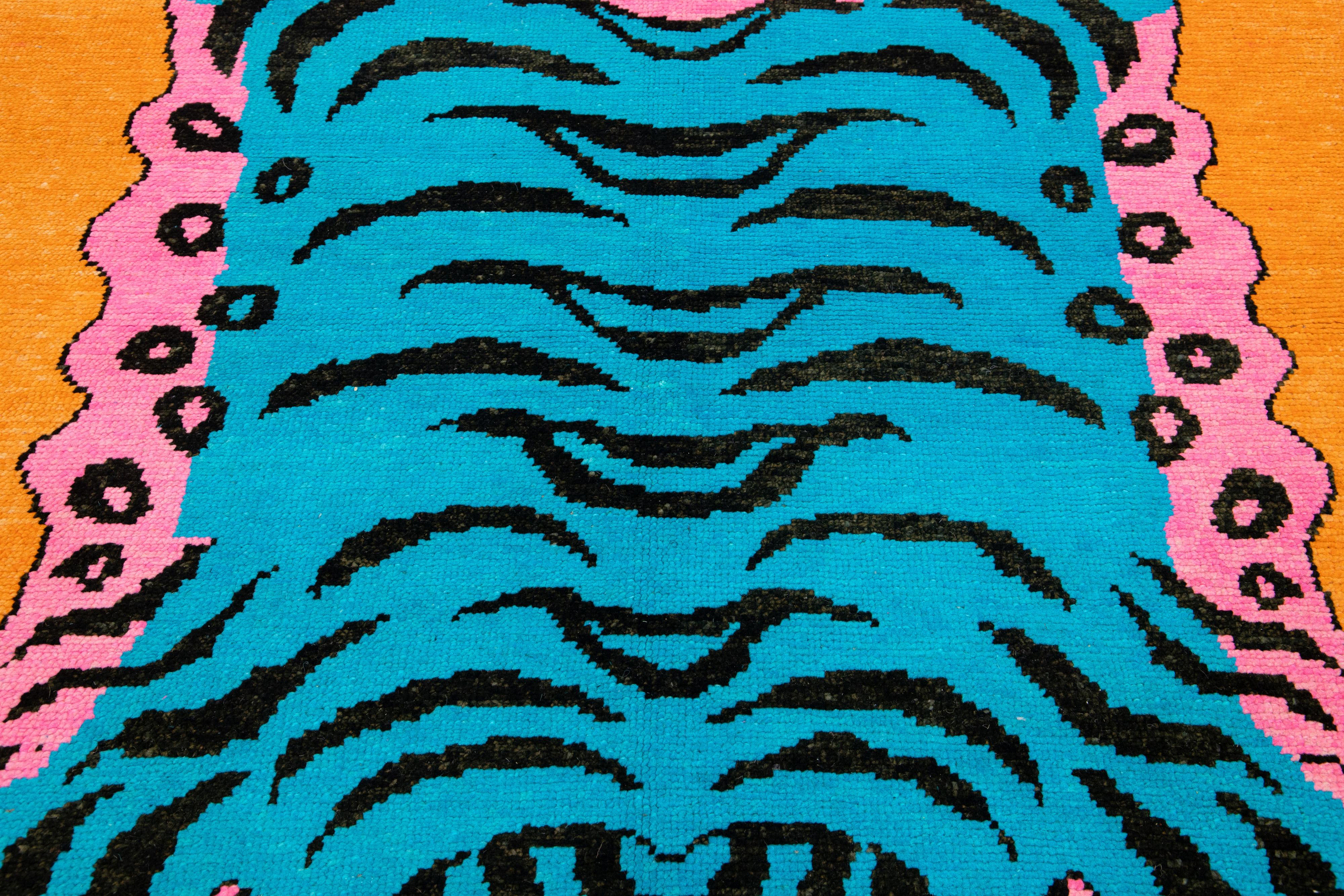 XXIe siècle et contemporain 5 x 9 Tapis en laine moderne orange noué à la main avec un motif de tigre en vente