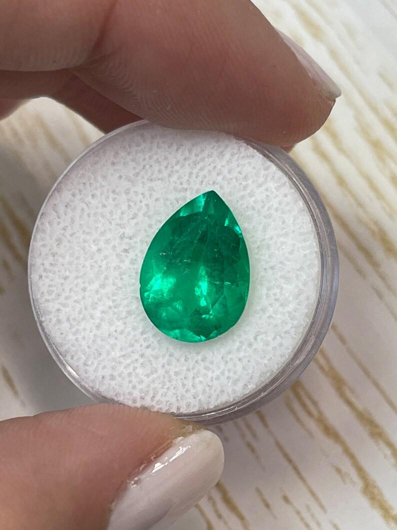 Taglio a goccia 5,0 Carati 14x10 Smeraldo colombiano verde giallastro - Gemma di maggio con taglio a pera in vendita