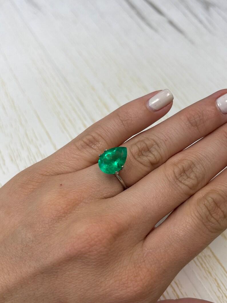 5,0 Carati 14x10 Smeraldo colombiano verde giallastro - Gemma di maggio con taglio a pera in vendita 3