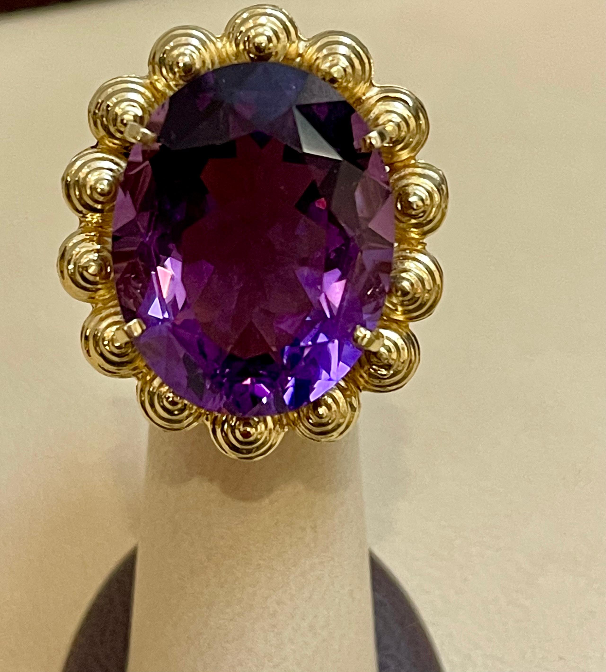 50 Carat Amethyst Cocktail Ring in Solid 18 Karat Yellow Gold 29 Grams For Sale 2