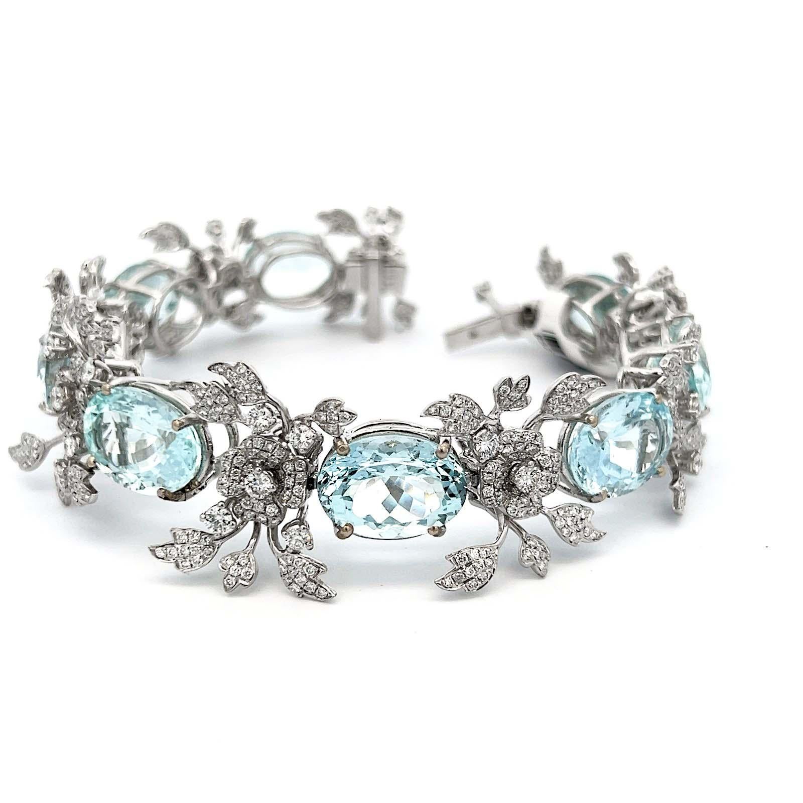 Taille ovale Bracelet d'aigue-marine et diamants 50 carats en vente