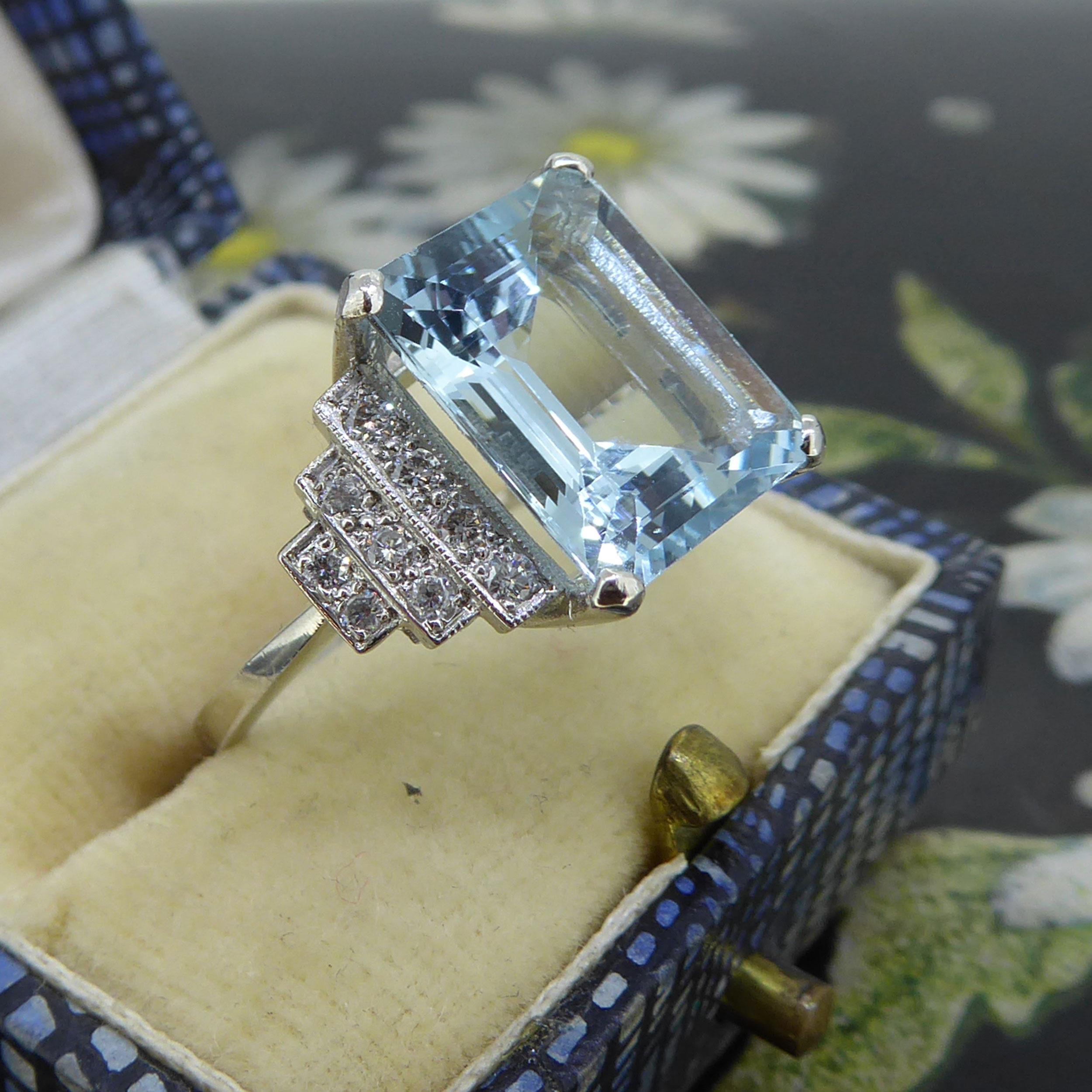 5.0 Karat Aquamarin und Diamant Kleiderring im Art-Déco-Stil, Weißgold im Zustand „Gut“ in Yorkshire, West Yorkshire
