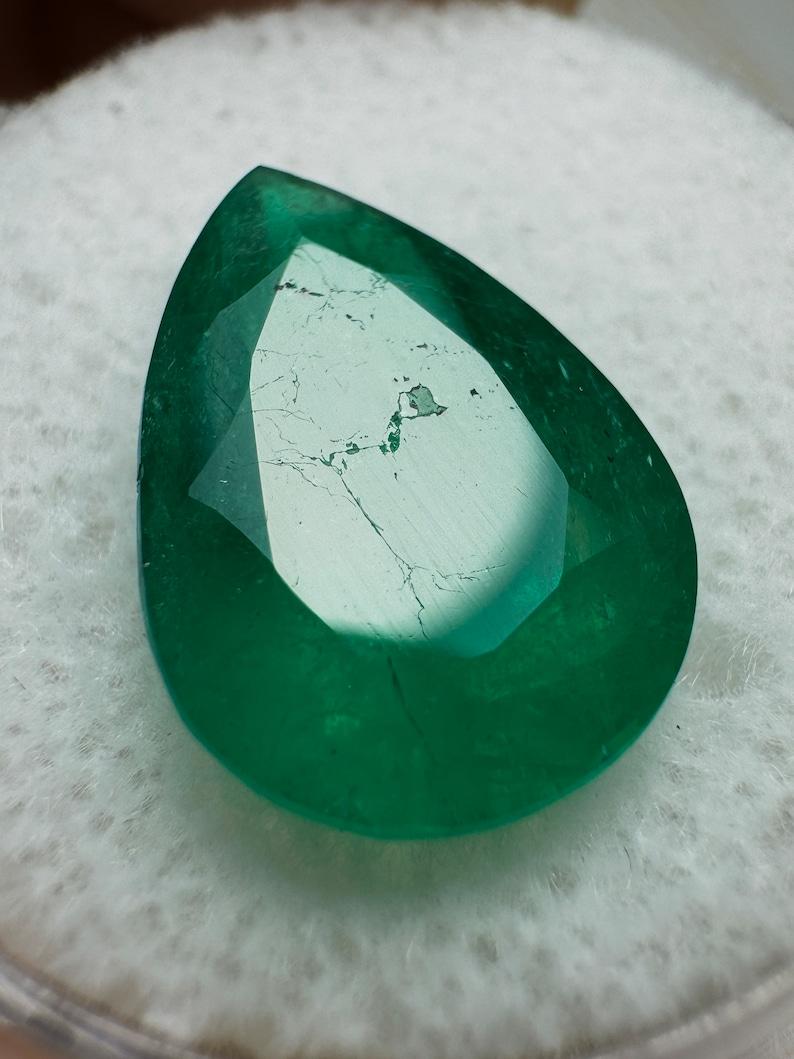 Moderno Smeraldo colombiano verde scuro da 5,0 carati - Pietra di maggio a goccia 14x10 con taglio a pera in vendita