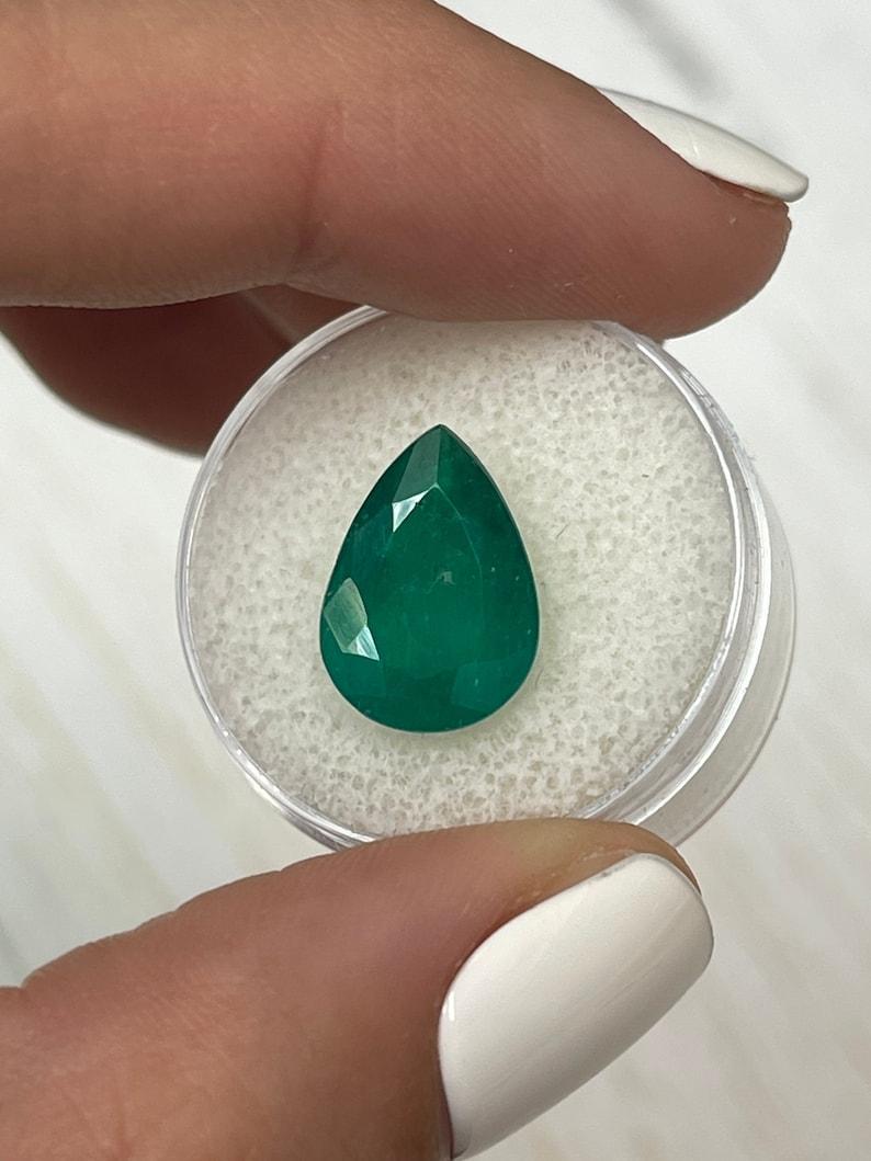 Taglio a goccia Smeraldo colombiano verde scuro da 5,0 carati - Pietra di maggio a goccia 14x10 con taglio a pera in vendita