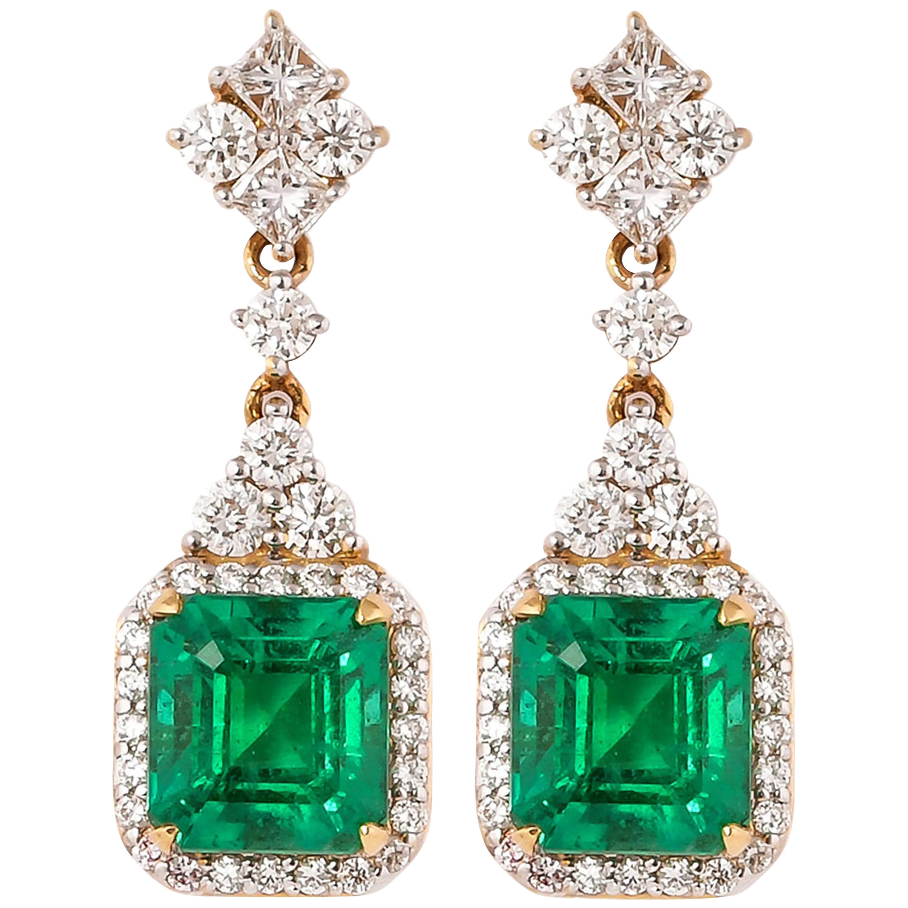 GRS Certified 5.0 Carat Emerald and Diamond Earrings in 18 Karat Yellow Gold For Sale