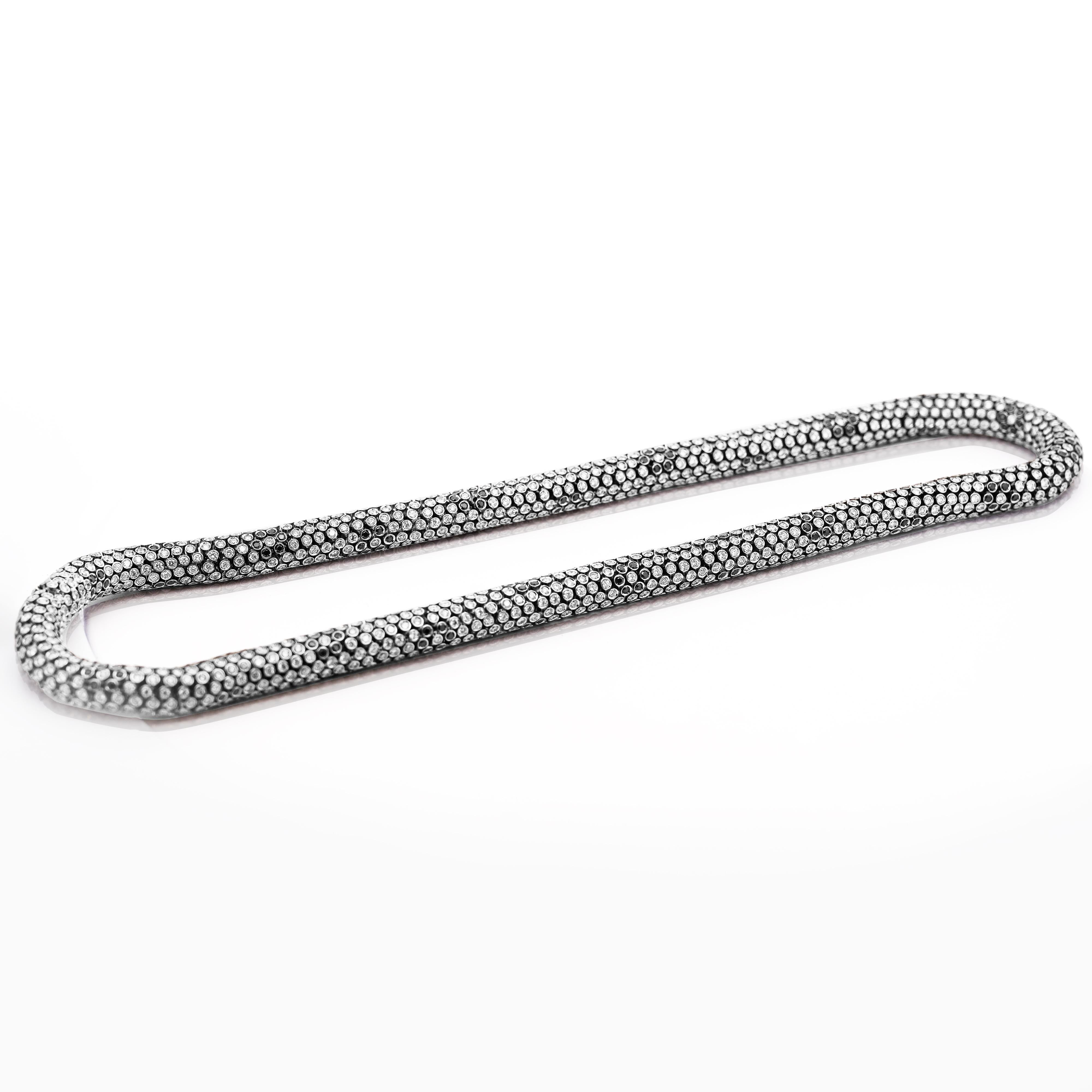 Collier cylindrique ondulé en 18 carats avec diamants taille ronde de 50 carats Neuf - En vente à Miami, FL