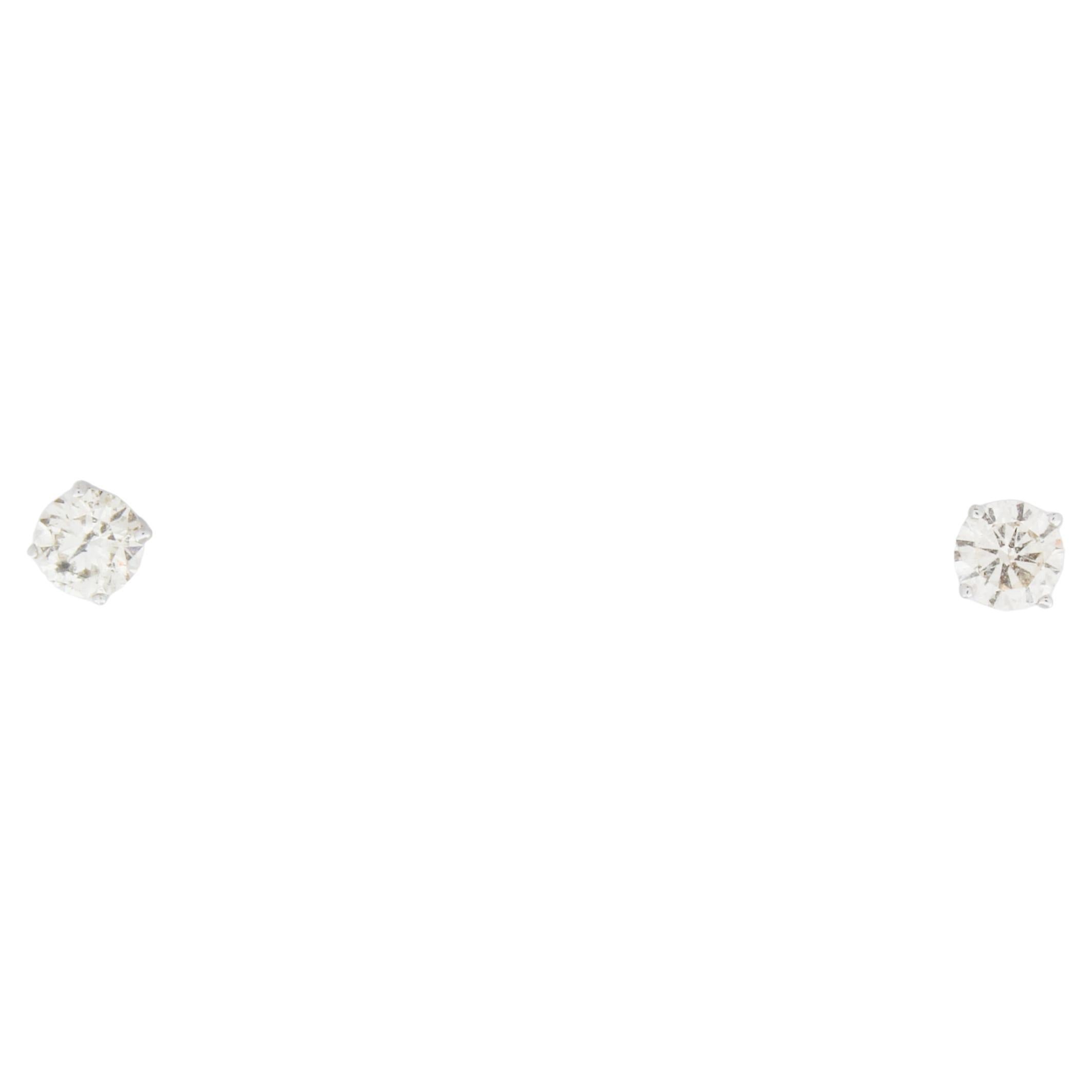 Pendientes de diamantes redondos de 0,50 quilates  Oro blanco de 14 quilates  Elegante y atemporal