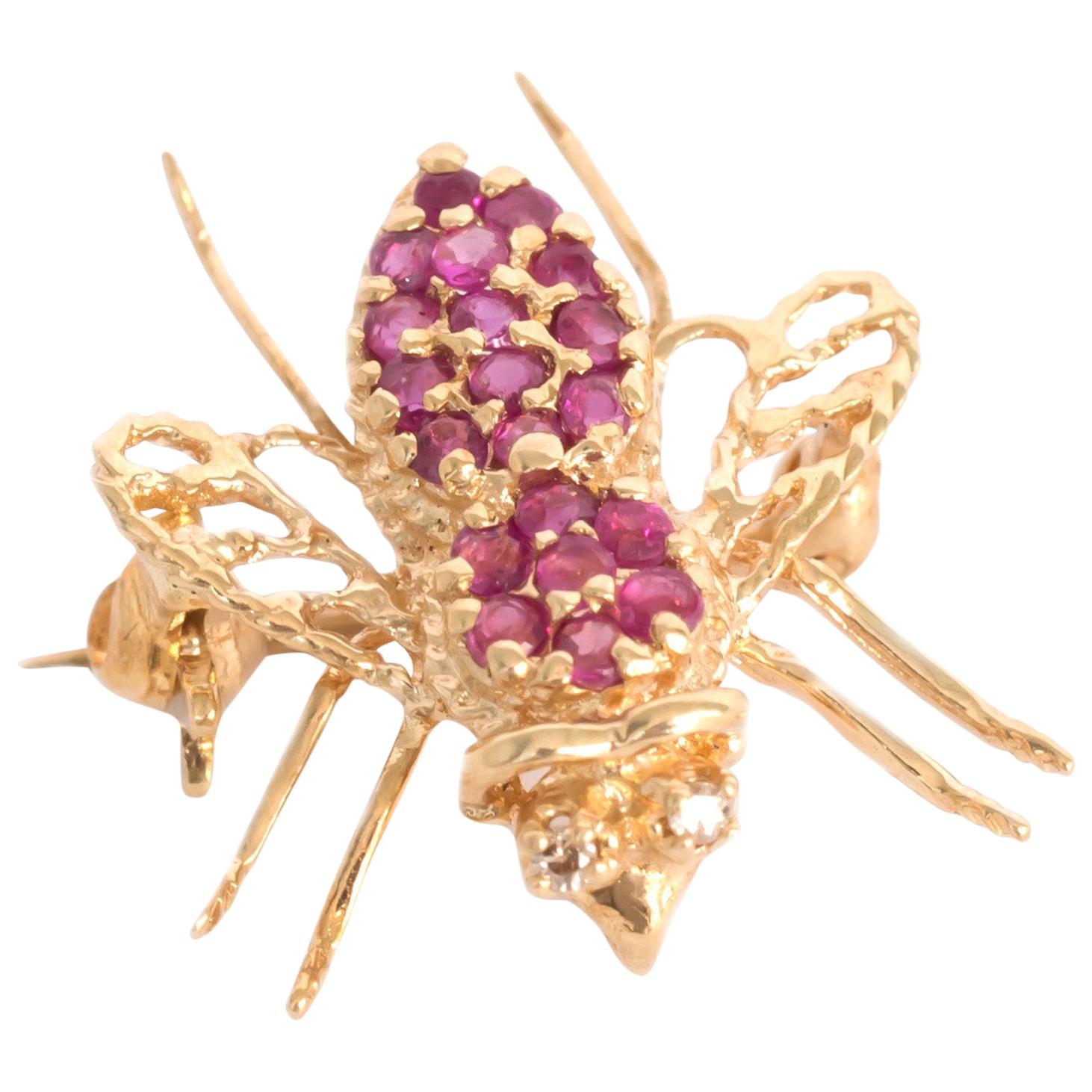 .50 Carat Tota Weight Ruby Yellow Gold Brooch For Sale