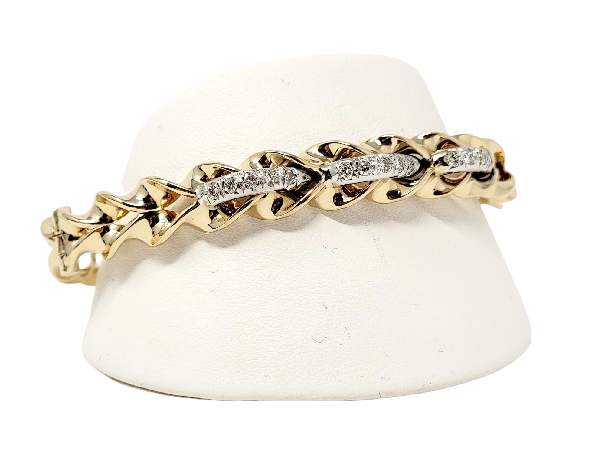 Bracelet jonc à charnière torsadé en or jaune avec diamants ronds de 0,50 carat au total en vente 5