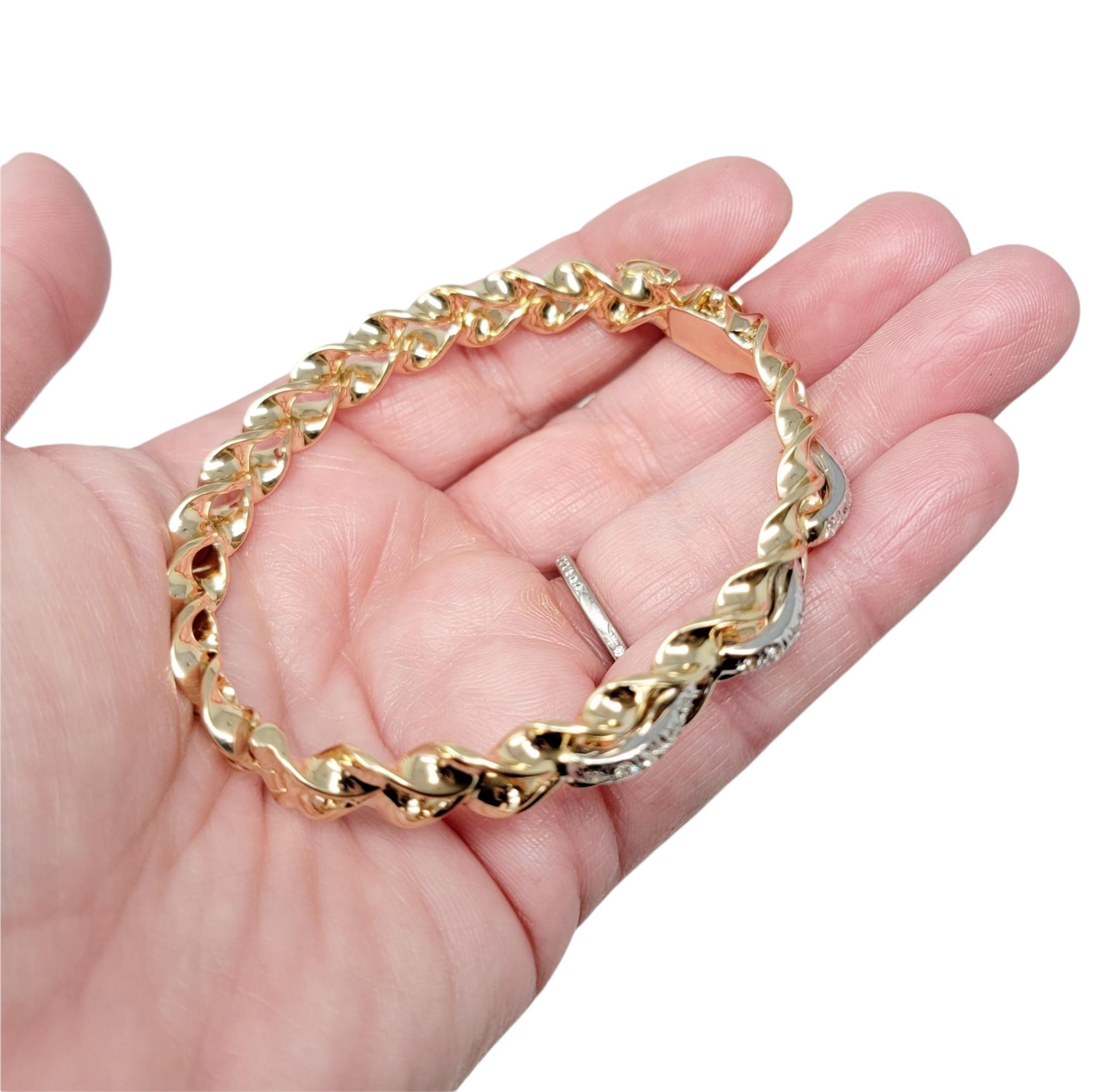 .50 Carat Total Round Diamond Twisted Hinged Bangle Bracelet in Yellow Gold In Good Condition For Sale In Scottsdale, AZ