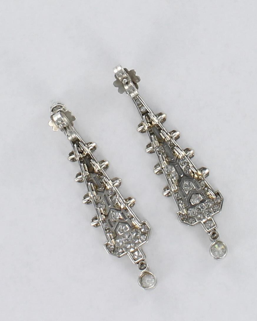 Women's  5.0 Carat Total Weight Diamond Dangle Earrings Set in Platinum For Sale