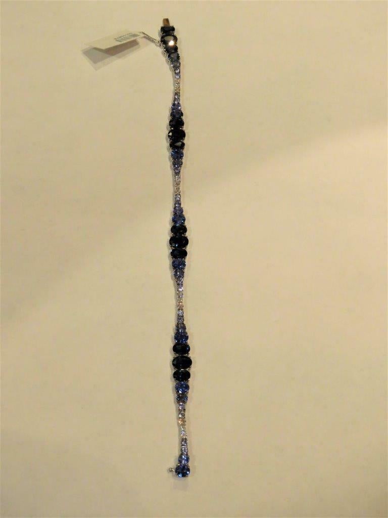 L'article suivant que nous proposons est le rare et important BRACELET FANCY MULTI SAPPHIRE BLEU ET DIAMANT EN OR ! !! Le bracelet est composé des plus exquises nuances de saphirs bleus et de magnifiques diamants scintillants sertis dans de l'or