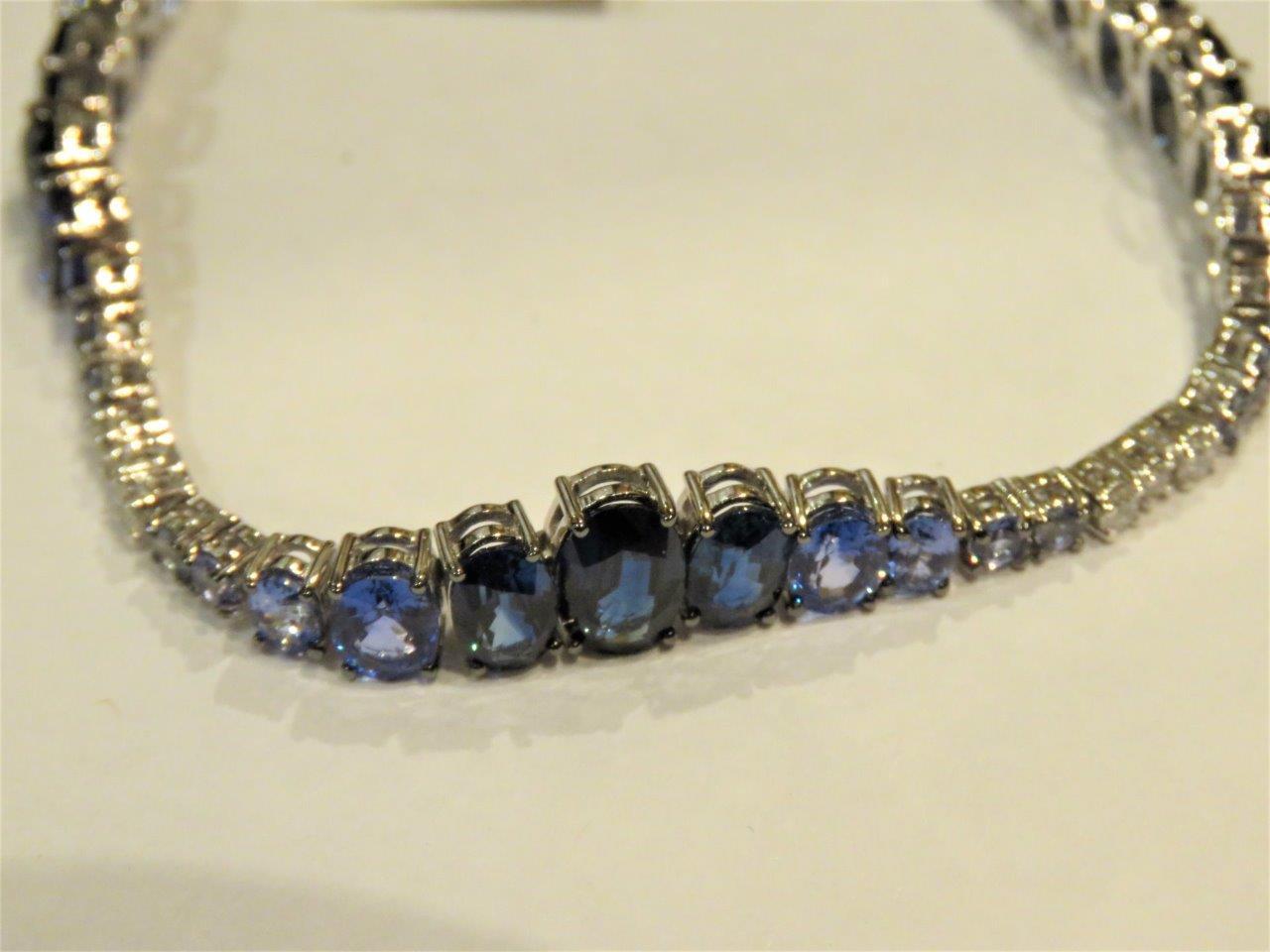 Bracelet tennis rare et important de 15 000 diamants et saphirs bleus pailletés, plus de 16 carats Neuf - En vente à New York, NY