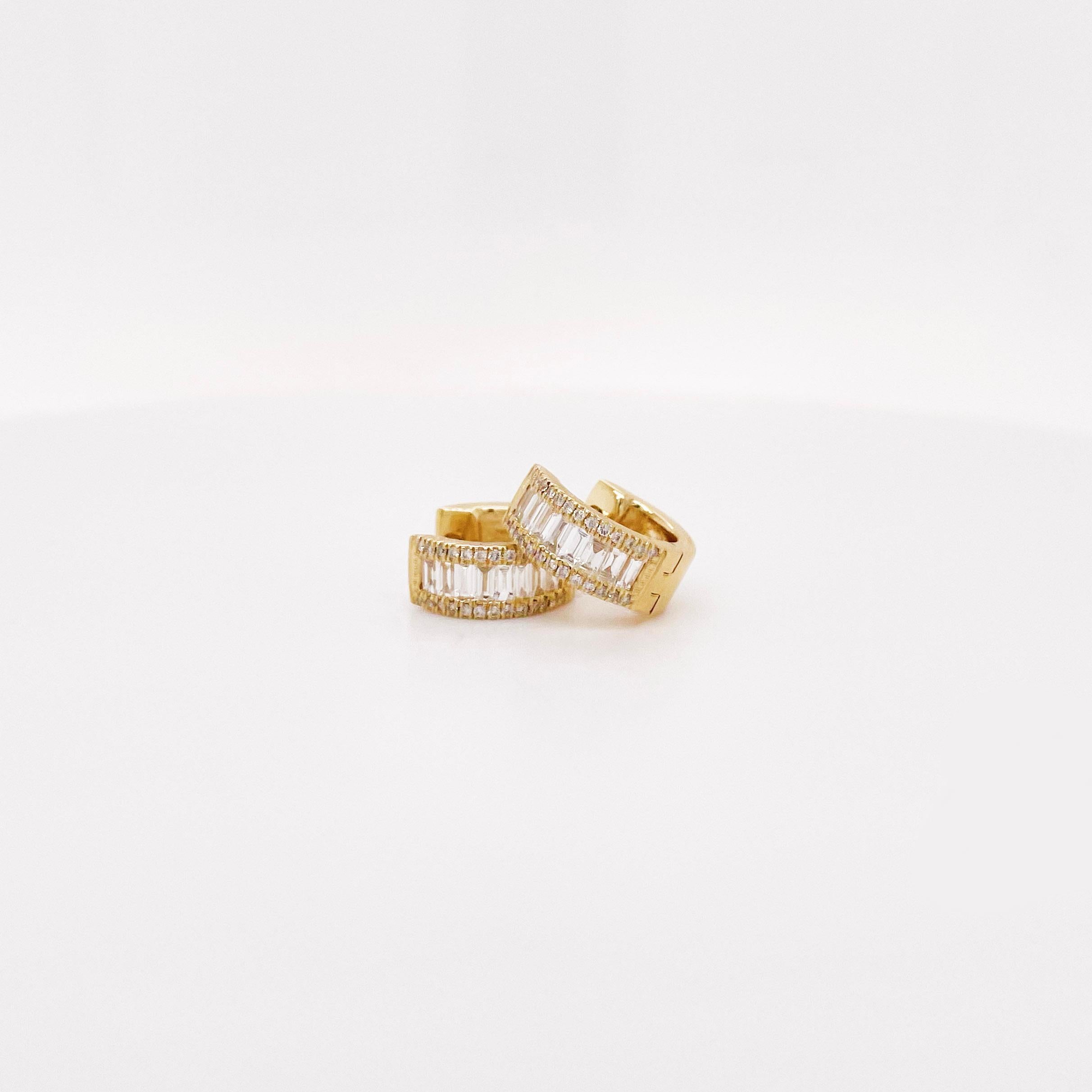 Mit mehr als einem halben Karat Gesamtgewicht an Diamanten sind diese Diamanten das heißeste Design! Diamond Huggies sind seit 2021 beliebt und ihr Design wurde gerade verbessert! Die Huggie-Ohrringe haben nahtlos gefasste Baguette-Diamanten. Die