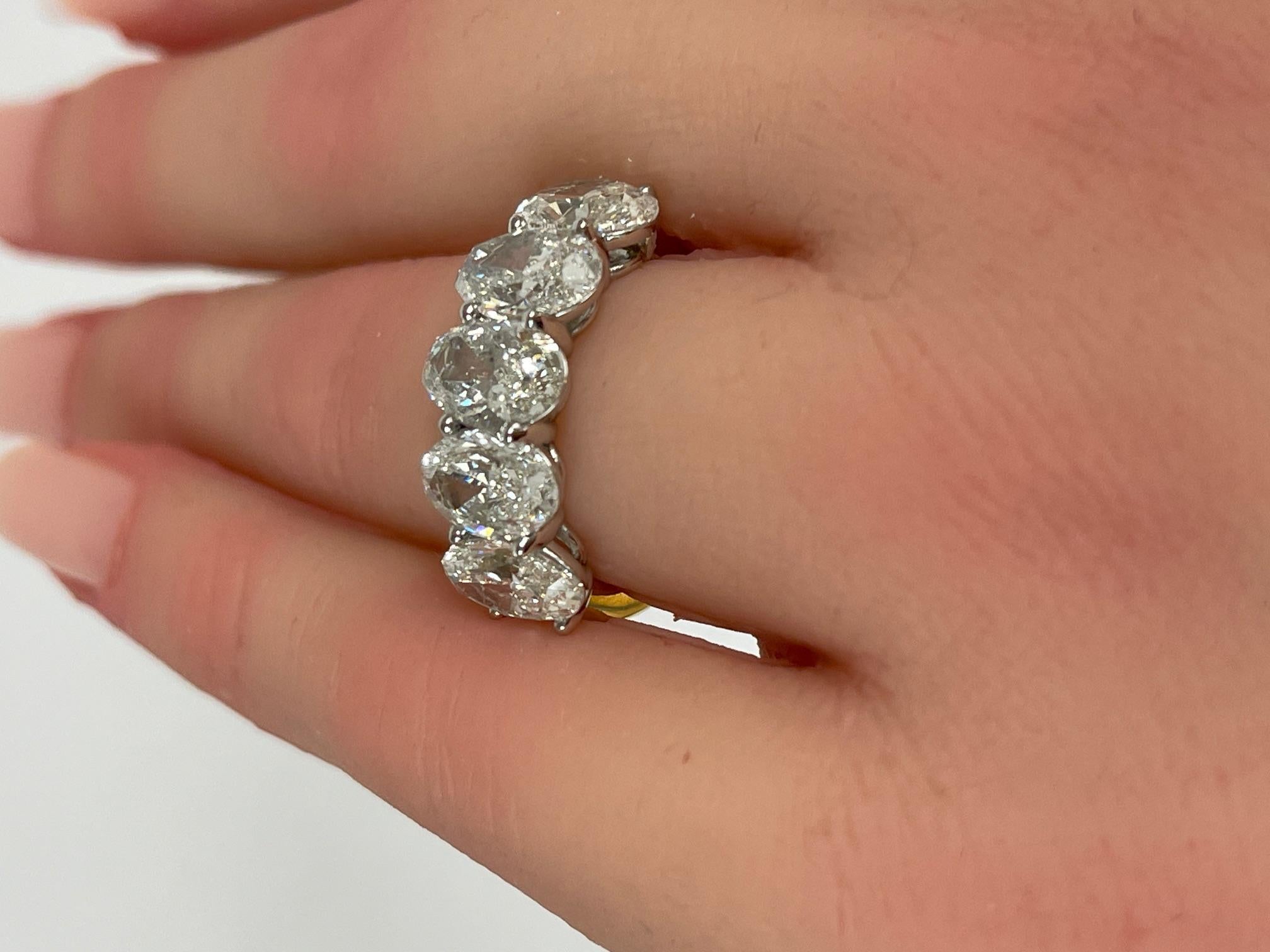 5,0 Ctw. Fascia a mezza eternità con diamante taglio ovale in oro giallo 18 carati e platino in vendita 2