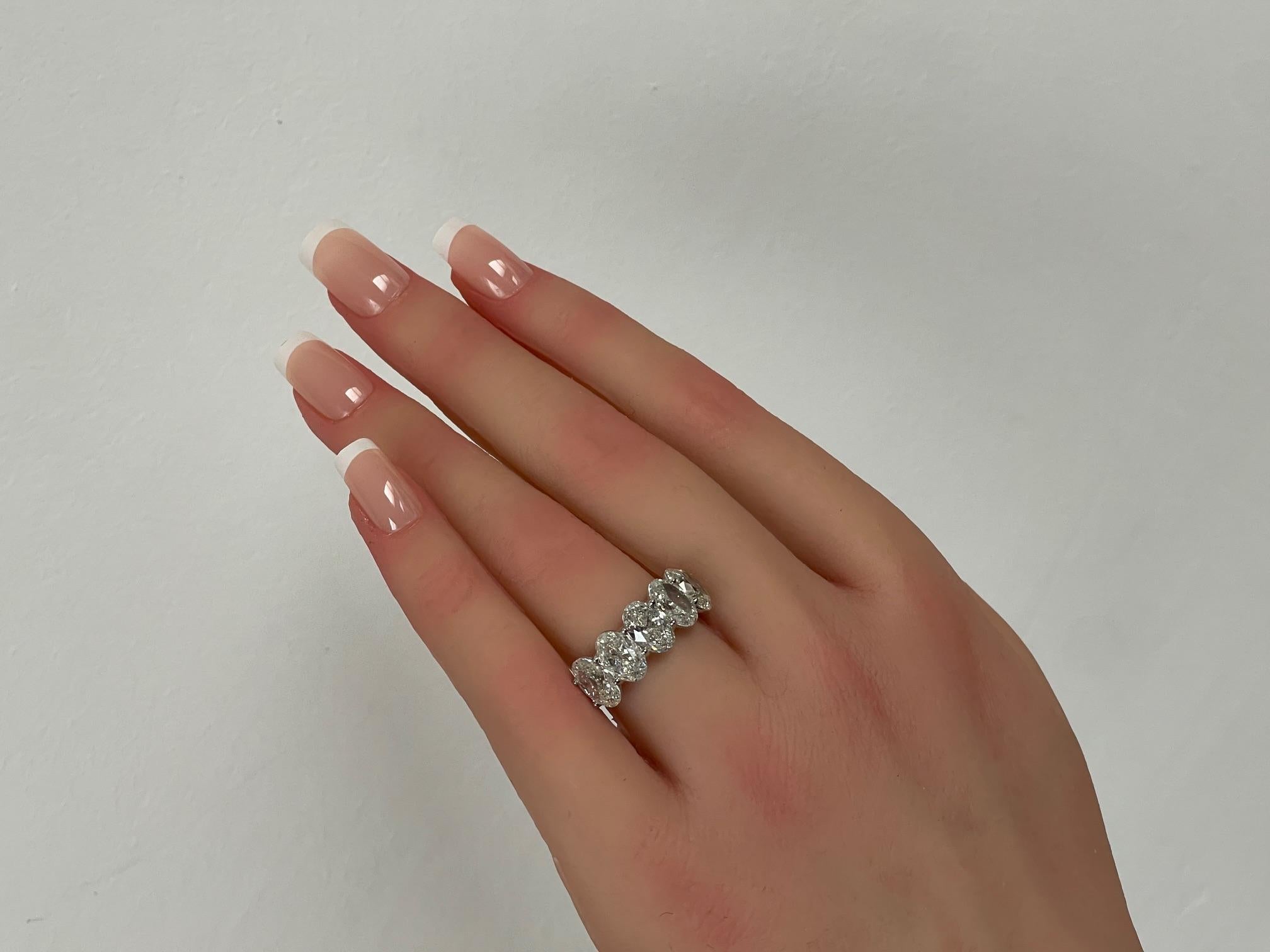 5,0 Ctw. Fascia a mezza eternità con diamante taglio ovale in oro giallo 18 carati e platino in vendita 4