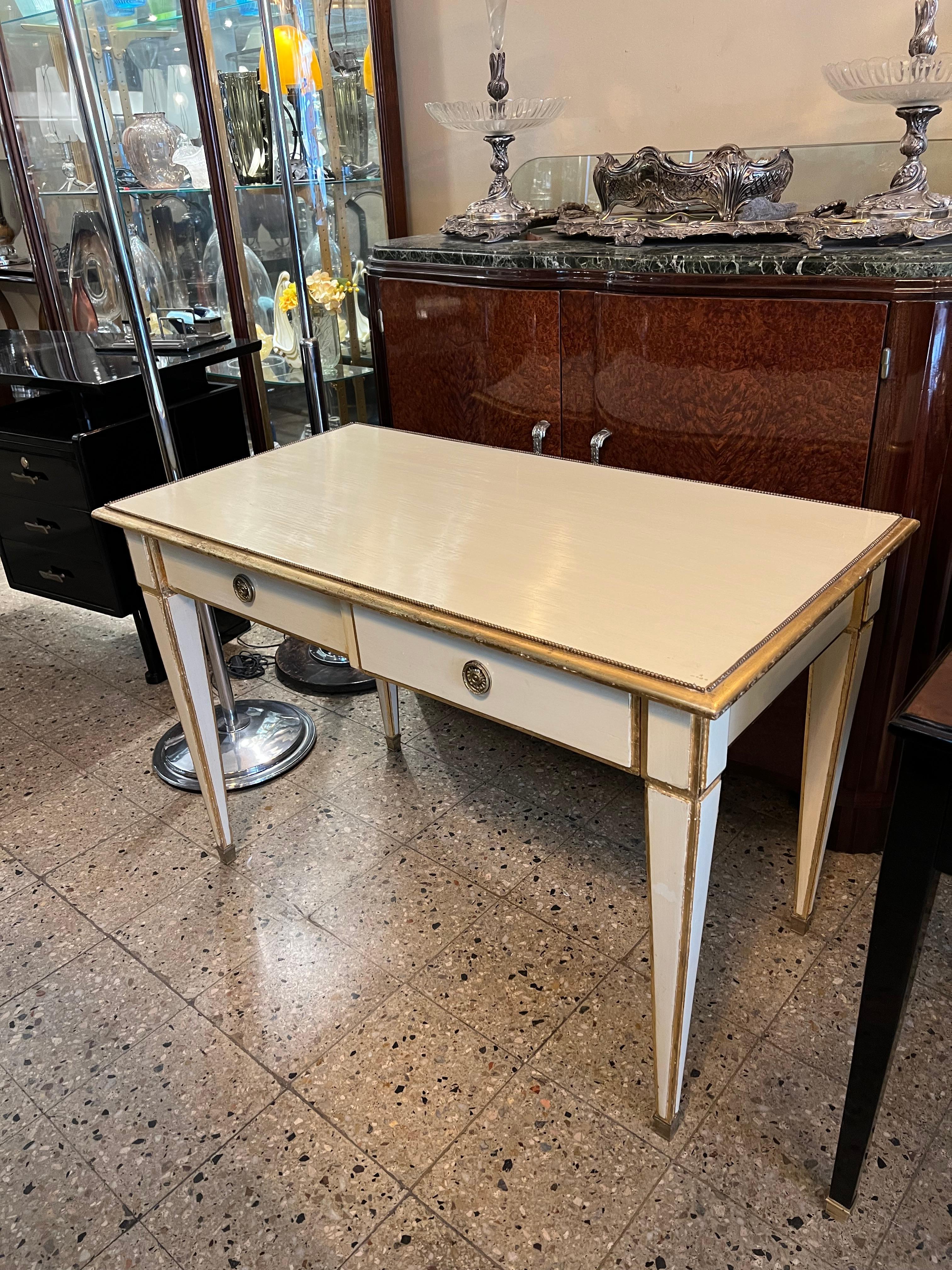 Wood desk from the 50s,
One drawer is fixed, it was used to hide a safe underneath
We have specialized in the sale of Art Deco and Art Nouveau and Vintage styles since 1982. If you have any questions we are at your disposal.
Pushing the button that