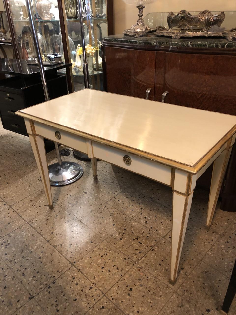 50° Desk at the Alvear Palace Hotel in Argentina For Sale 1