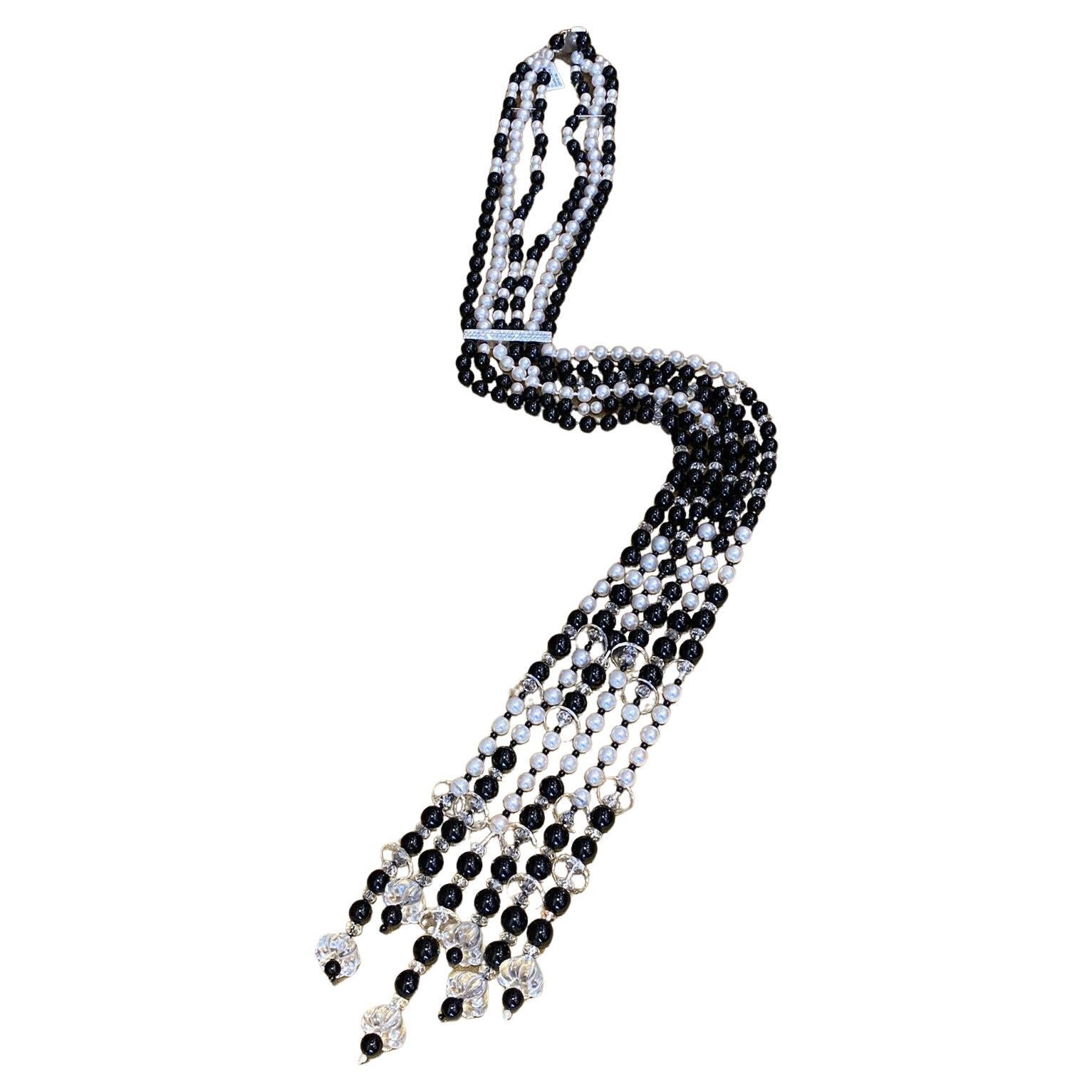 Collier multibrins de 50" avec perles et pampilles d'onyx et barrette de diamants en or blanc 18k