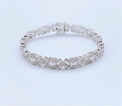 16.699 Rare Important 18KT Gorgeous Baguette Floral Diamond Tennis Bracelet