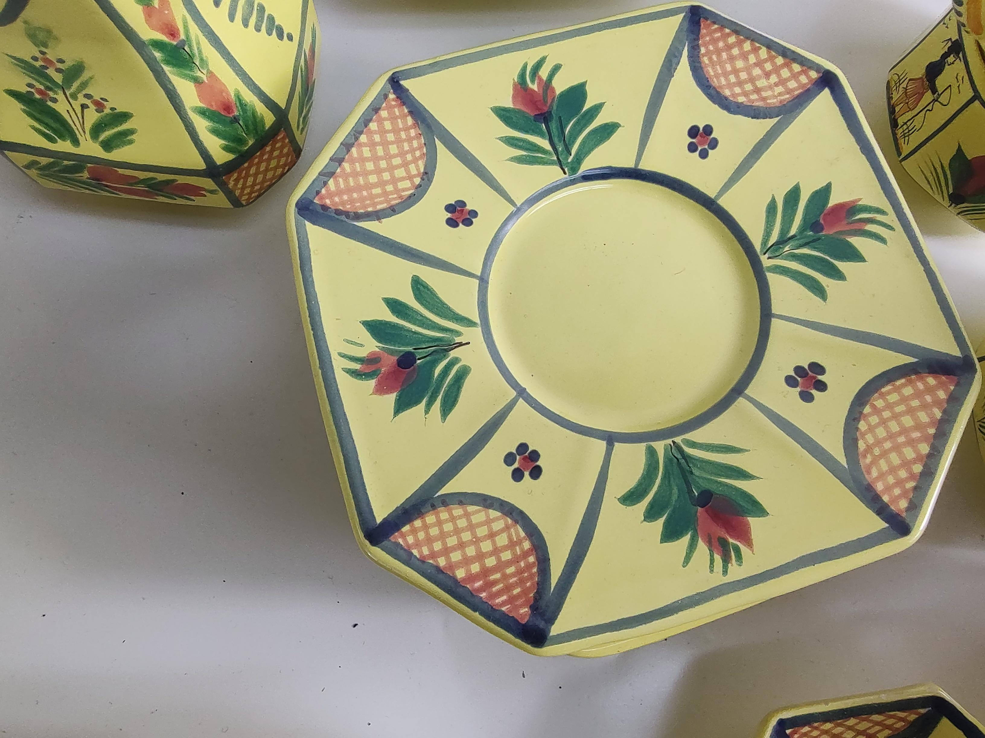 Ensemble de 50 pièces Quimper Soupières, tasses à salade, soucoupes, café et théière plus en vente 9